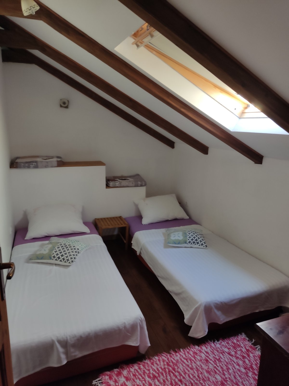 Three bedroom apartment with terrace Rukavac, Vis  A-a