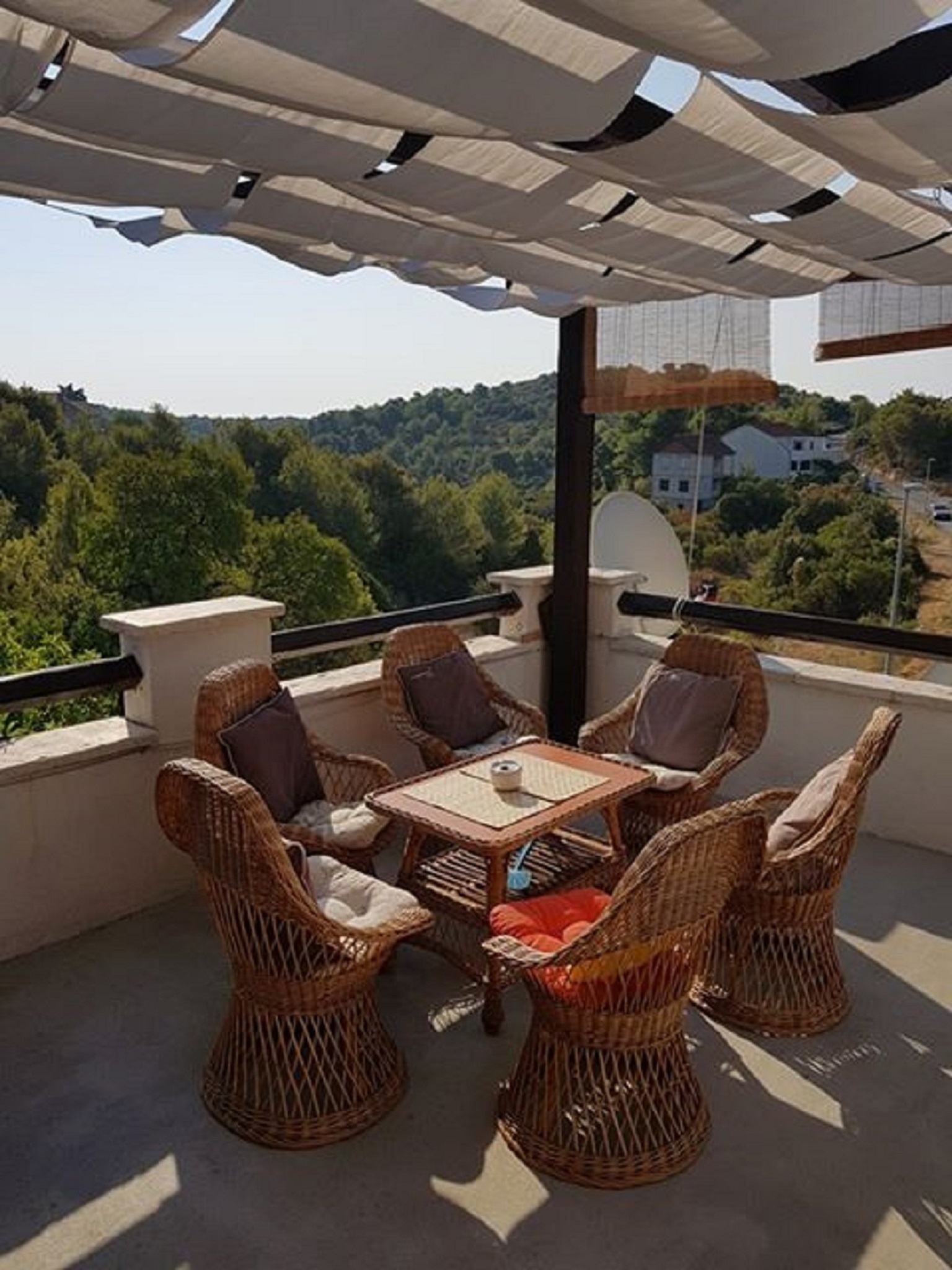 Three bedroom apartment with terrace Rukavac, Vis  A-a