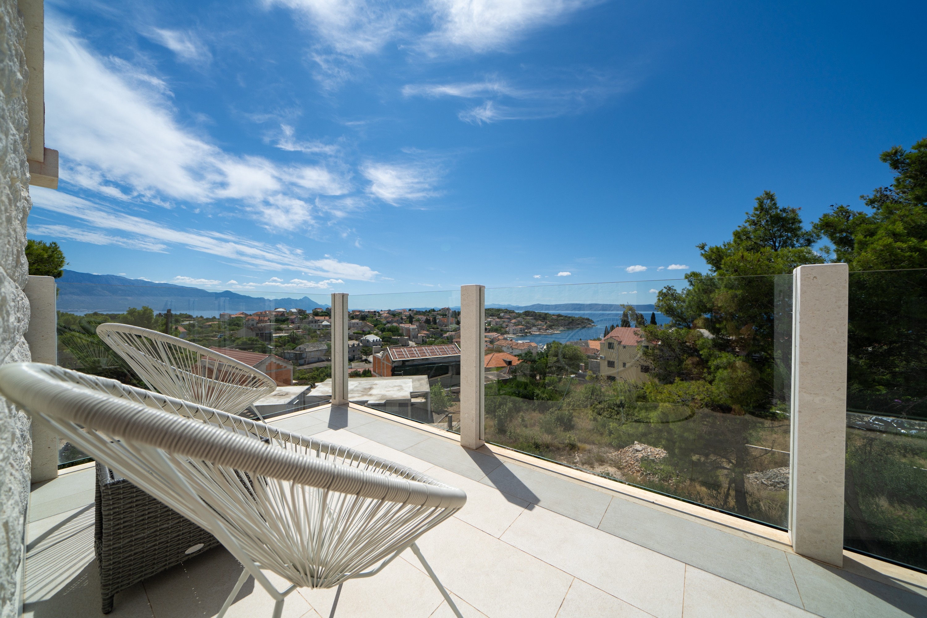 Three bedroom house with terrace and sea view Sumartin, Brač  K