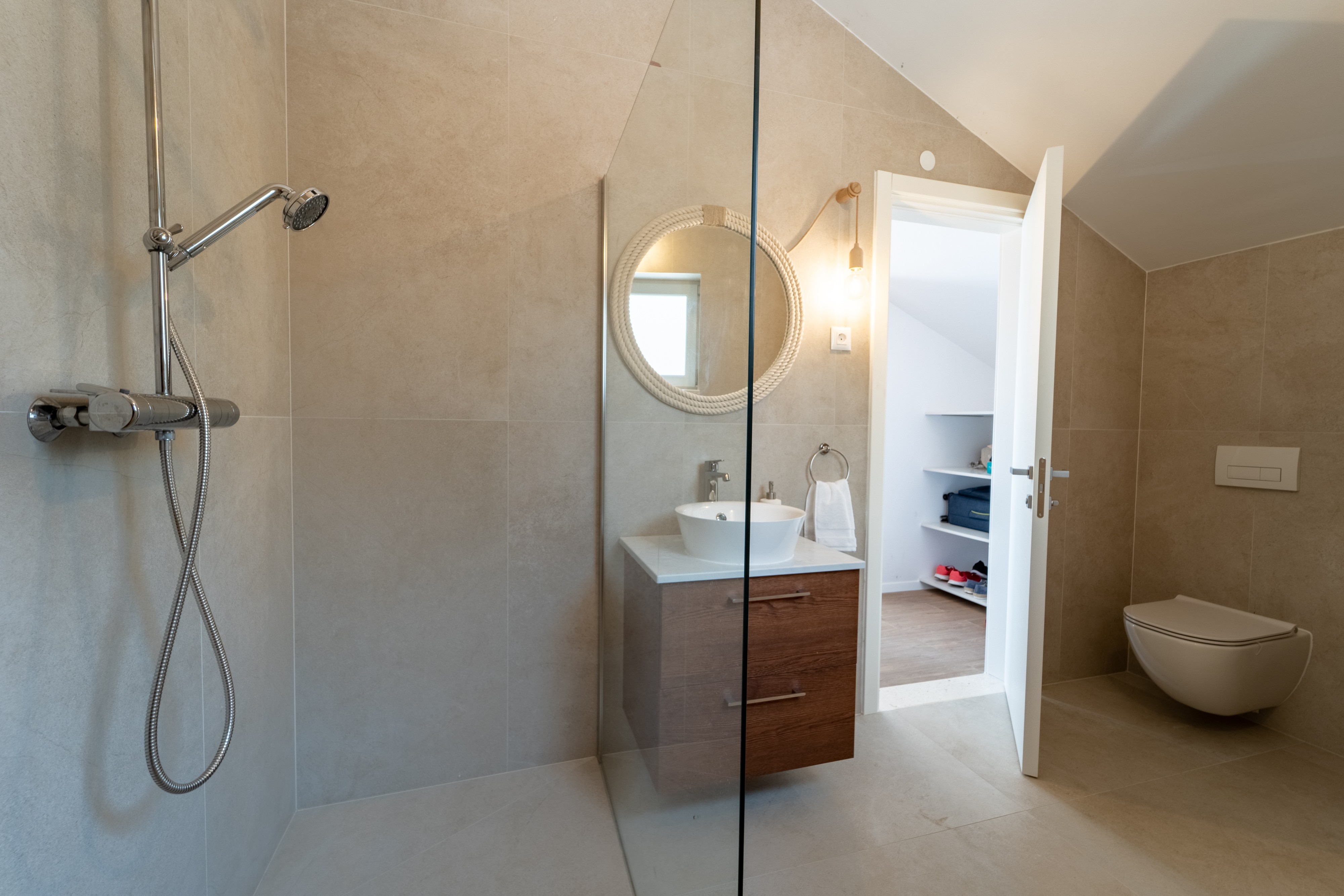 Three bedroom house with terrace and sea view Sumartin, Brač  K