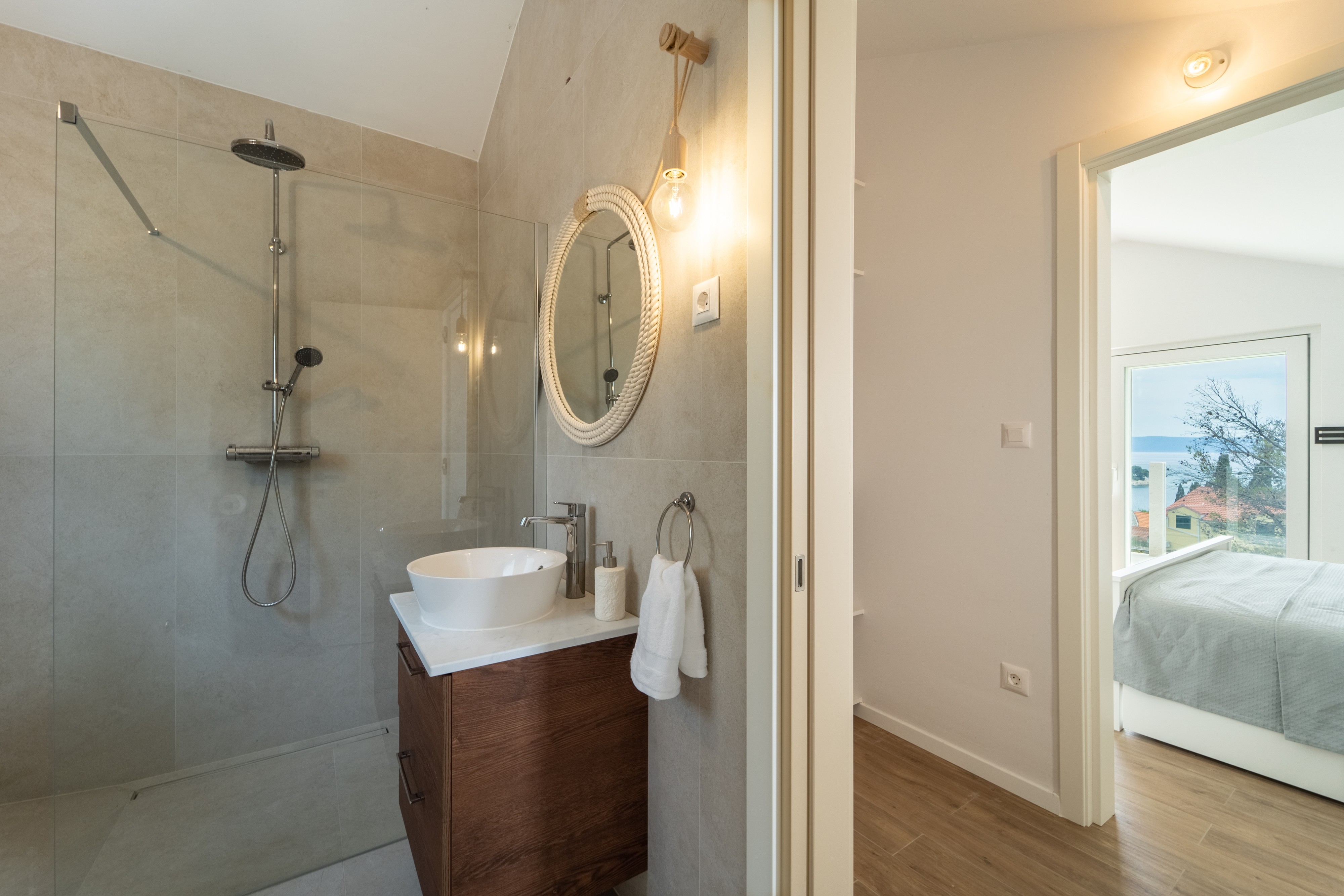 Three bedroom house with terrace and sea view Sumartin, Brač  K