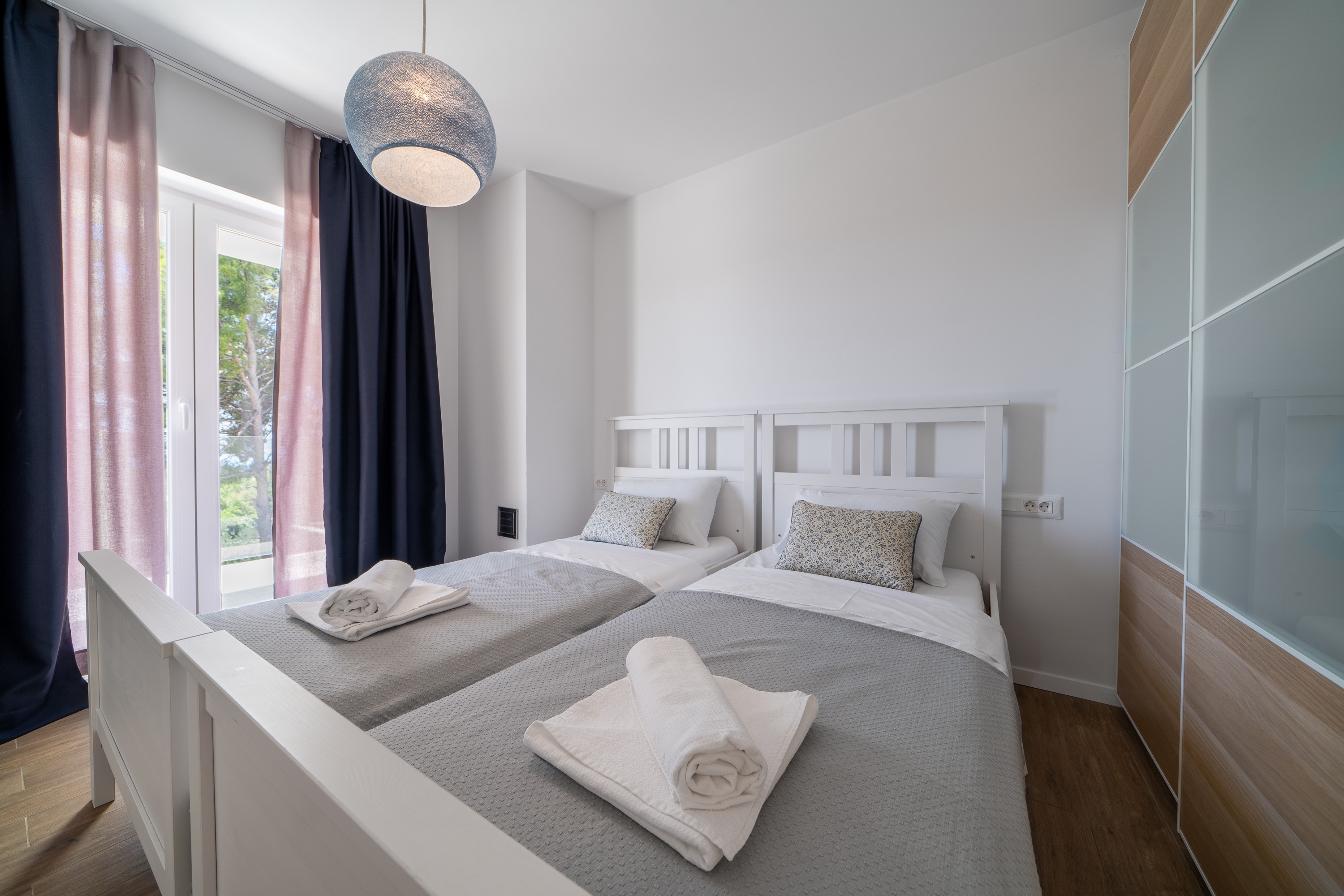Three bedroom house with terrace and sea view Sumartin, Brač  K
