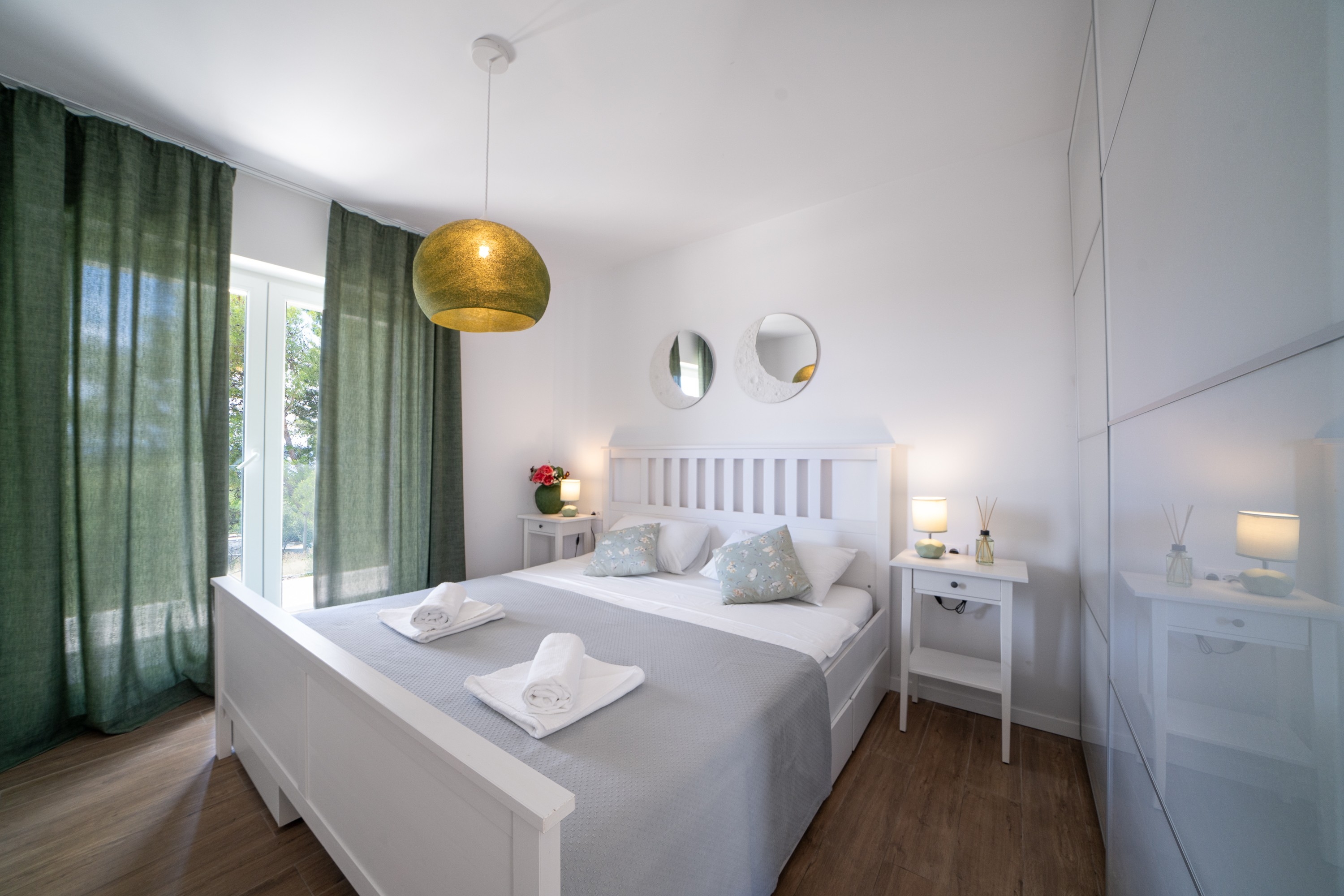 Three bedroom house with terrace and sea view Sumartin, Brač  K