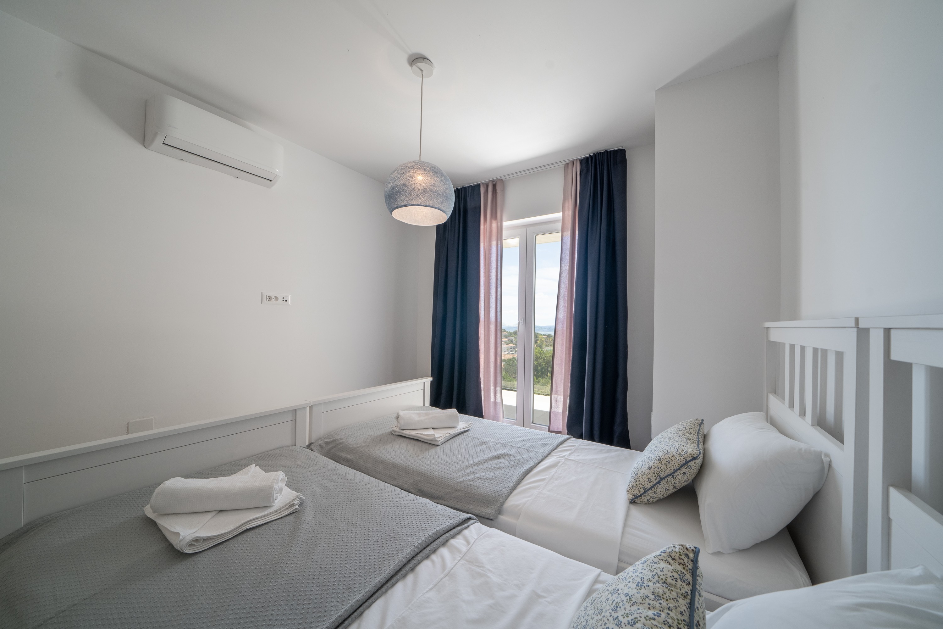 Three bedroom house with terrace and sea view Sumartin, Brač  K