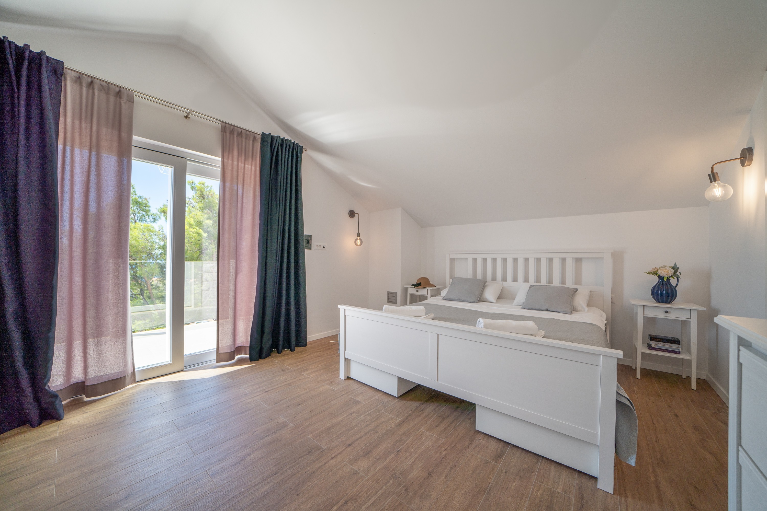 Three bedroom house with terrace and sea view Sumartin, Brač  K