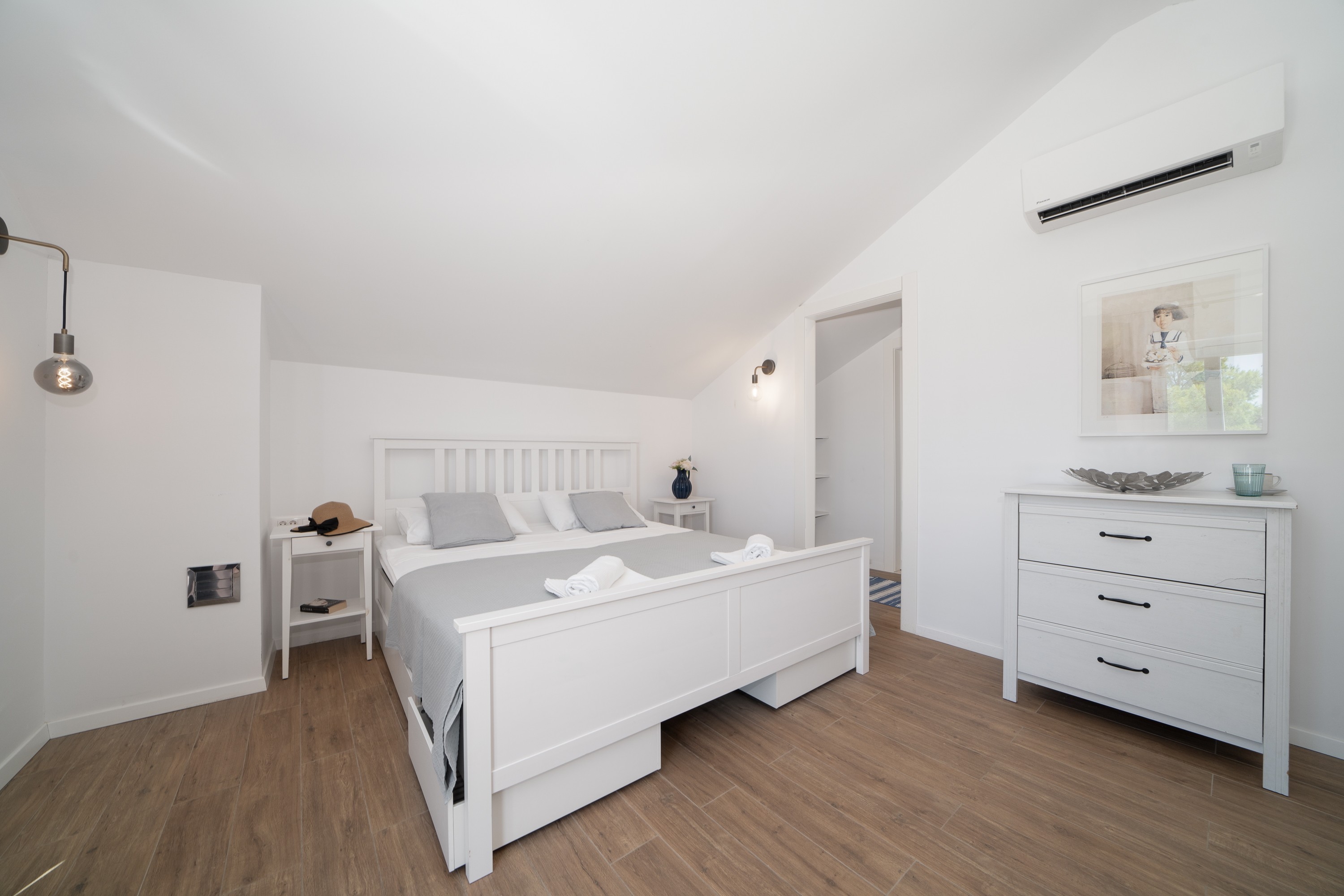 Three bedroom house with terrace and sea view Sumartin, Brač  K