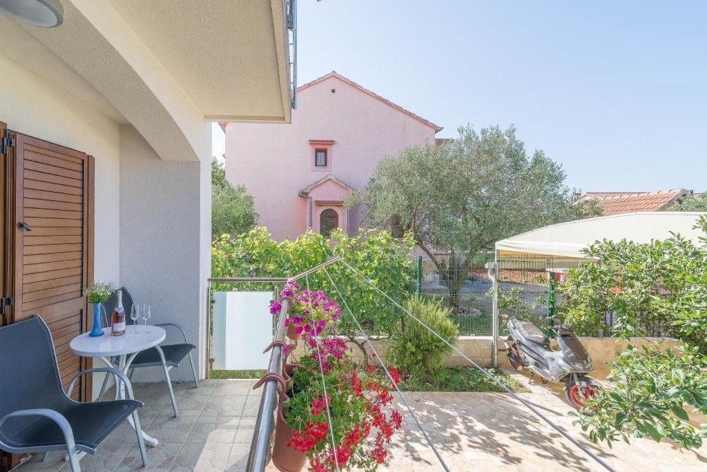 Two bedroom apartment with balcony Biograd na Moru, Biograd  A-a