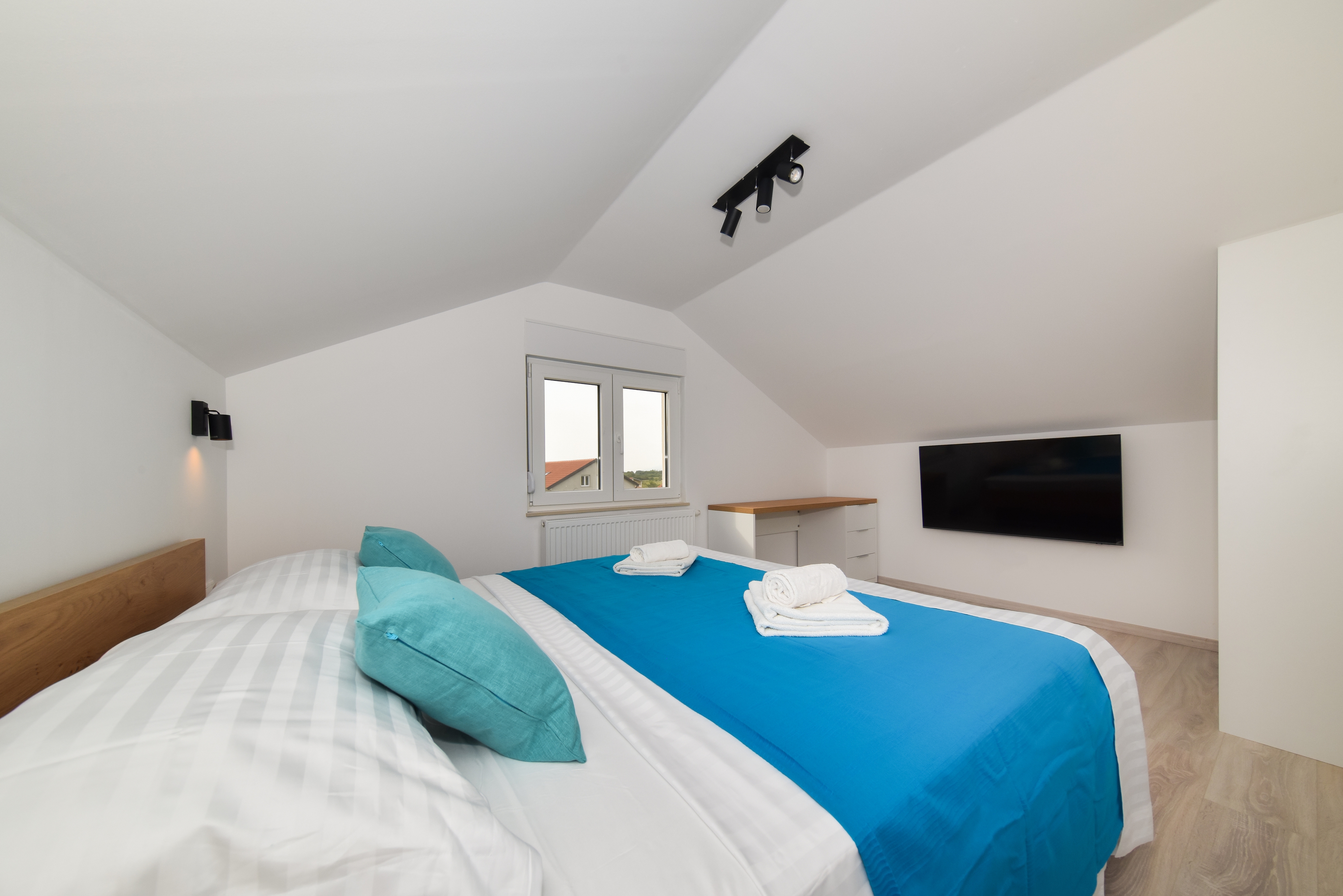 Three bedroom house with air-conditioning Privlaka, Zadar  K