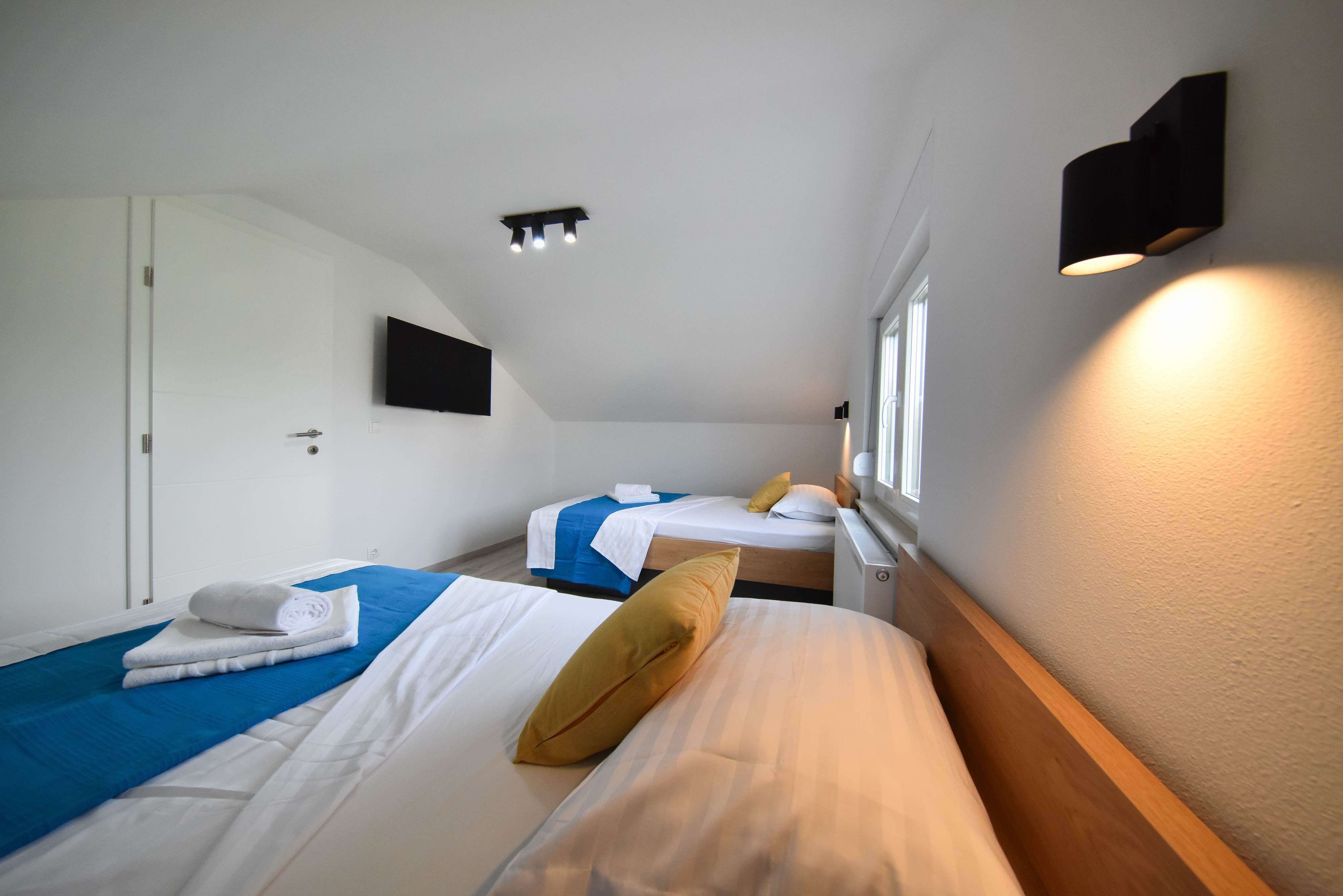 Three bedroom house with air-conditioning Privlaka, Zadar  K