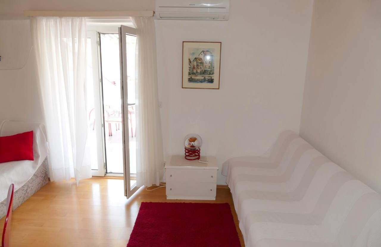 One bedroom apartment with terrace and sea view Barbat, Rab (A-23769-a)