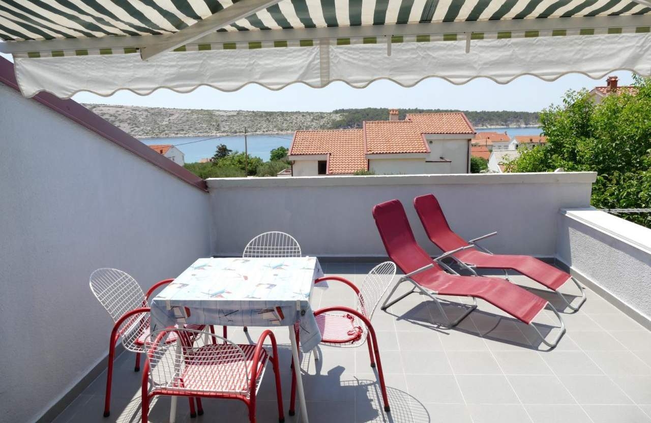 One bedroom apartment with terrace and sea view Barbat, Rab (A-23769-a)