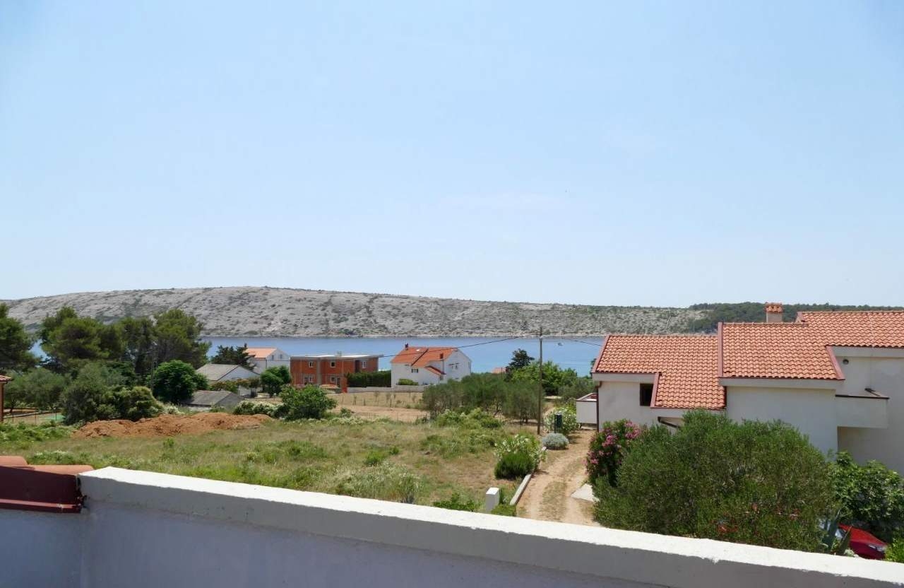 One bedroom apartment with terrace and sea view Barbat, Rab  A-a