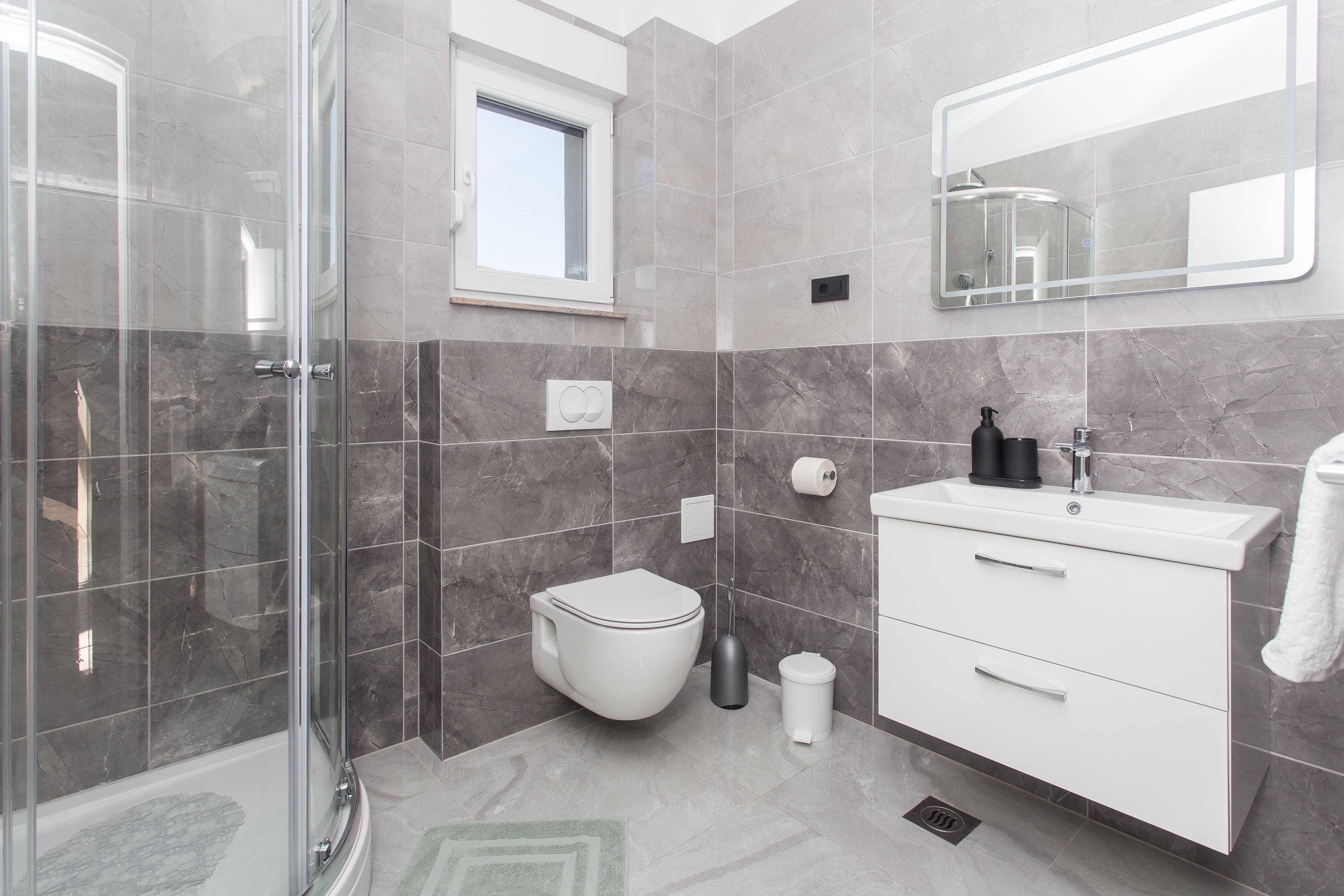 Comfortable and spacious house with terrace Srinjine, Split  K