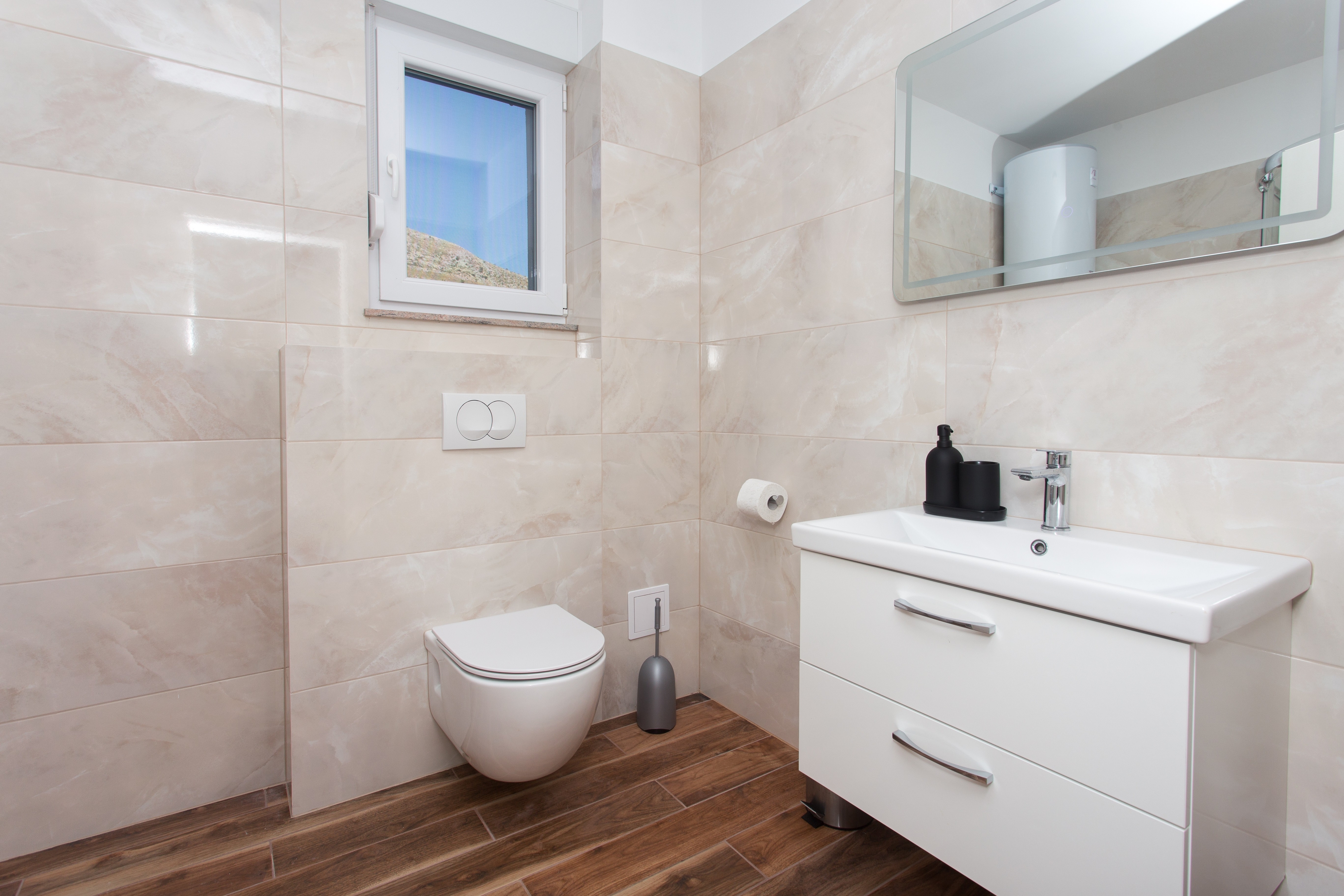Comfortable and spacious house with terrace Srinjine, Split  K