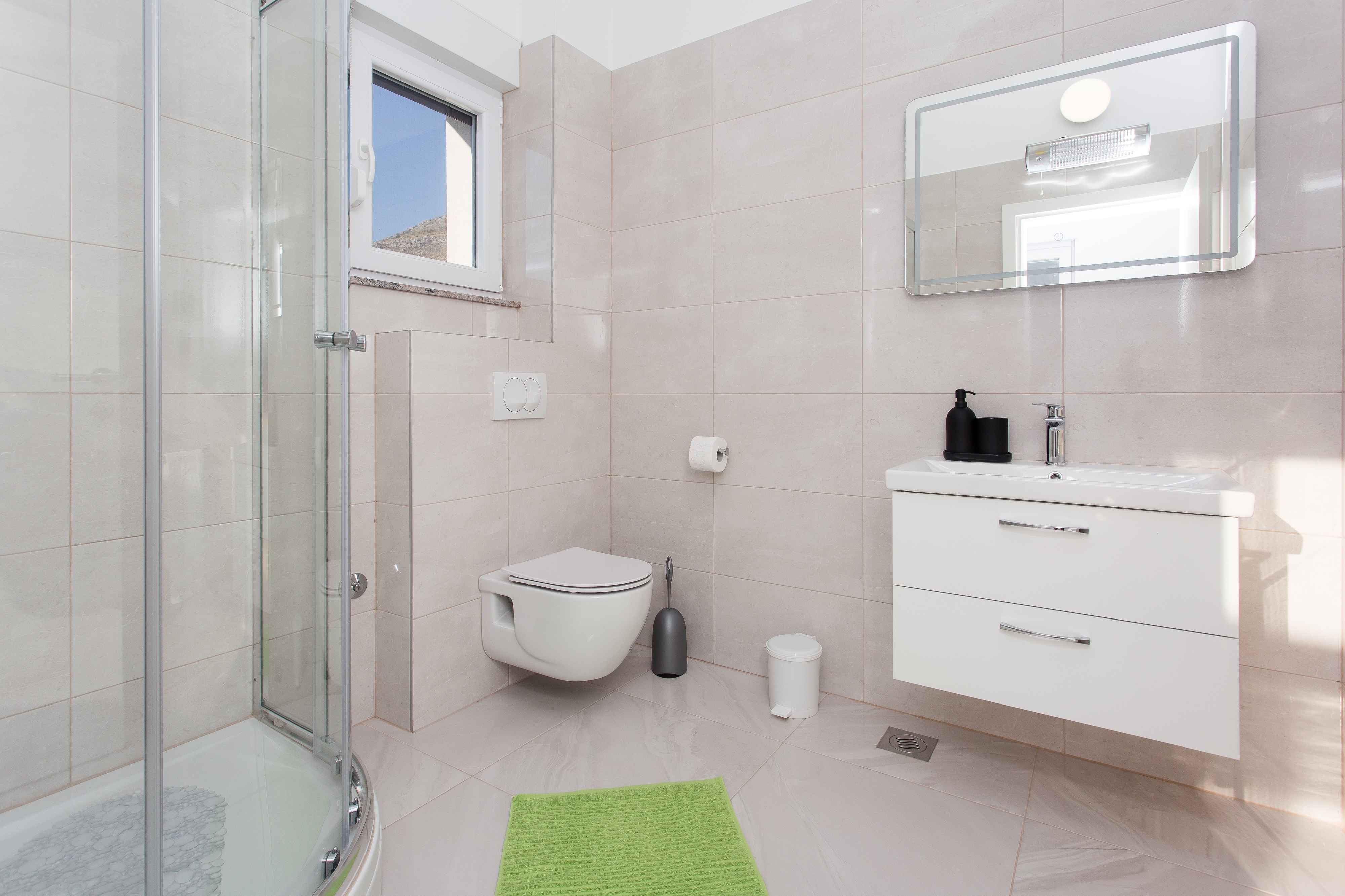 Comfortable and spacious house with terrace Srinjine, Split  K