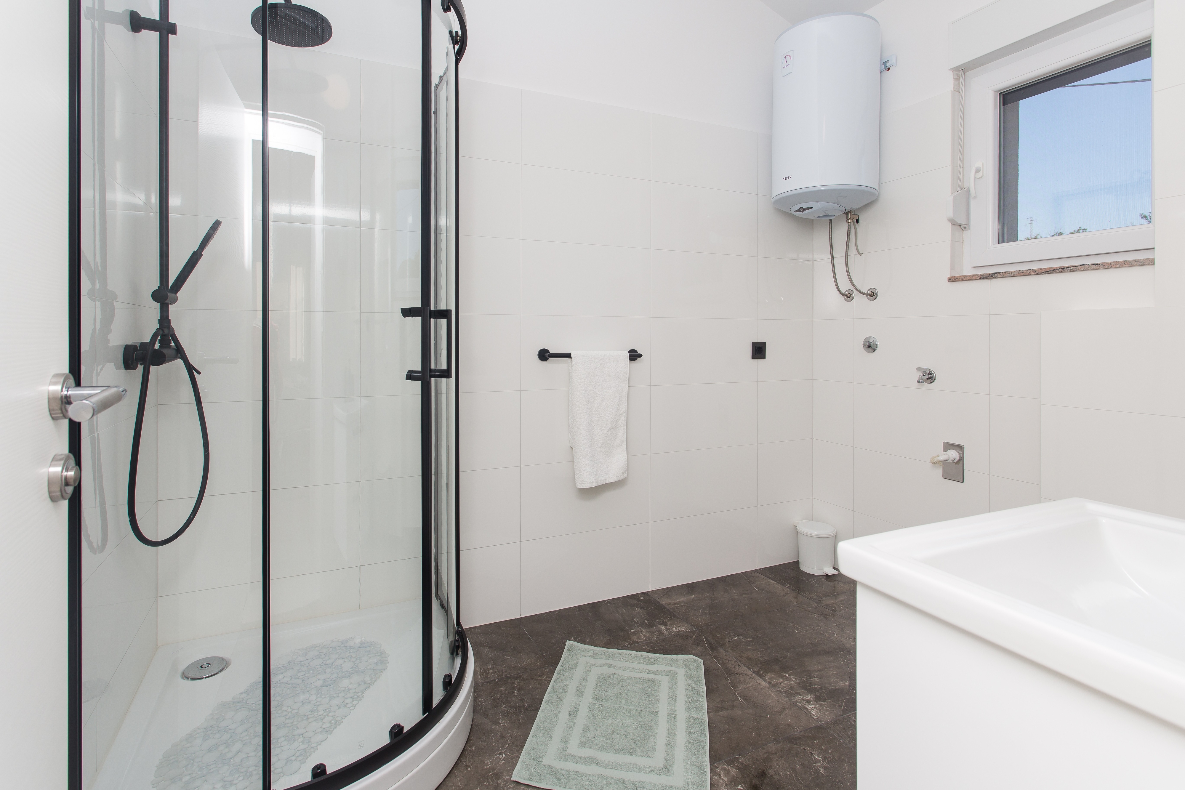 Comfortable and spacious house with terrace Srinjine, Split  K