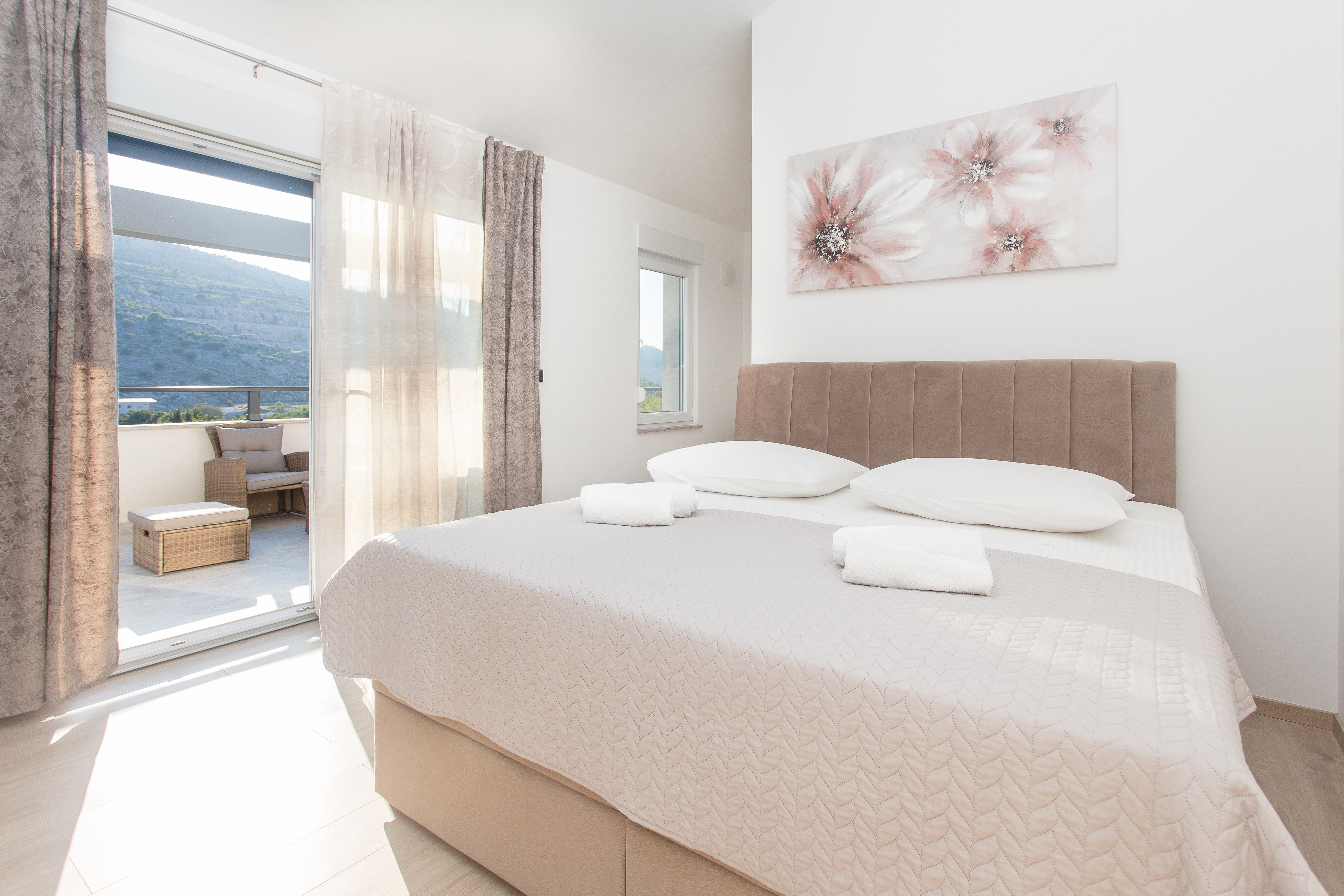 Comfortable and spacious house with terrace Srinjine, Split  K