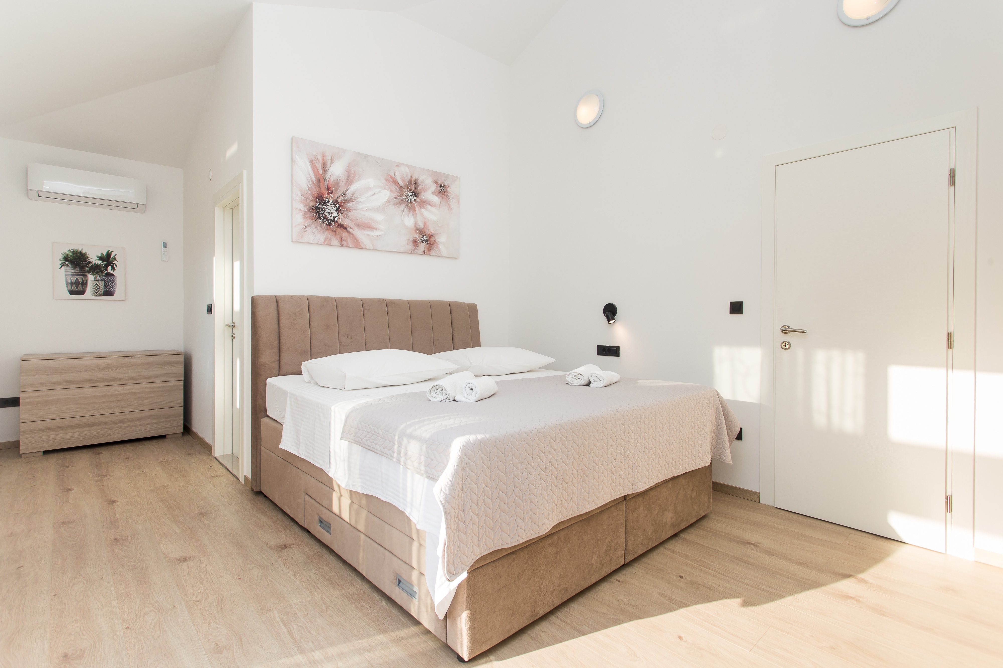 Comfortable and spacious house with terrace Srinjine, Split  K