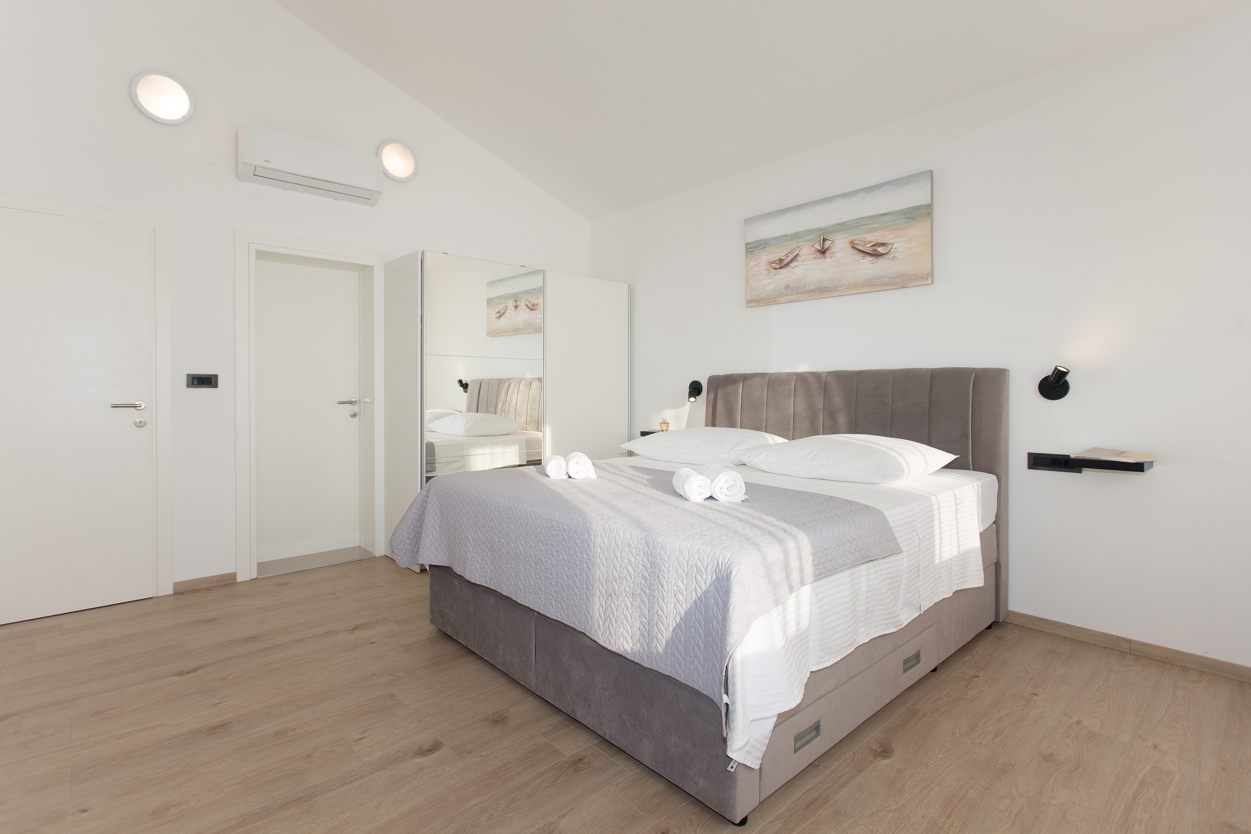 Comfortable and spacious house with terrace Srinjine, Split  K