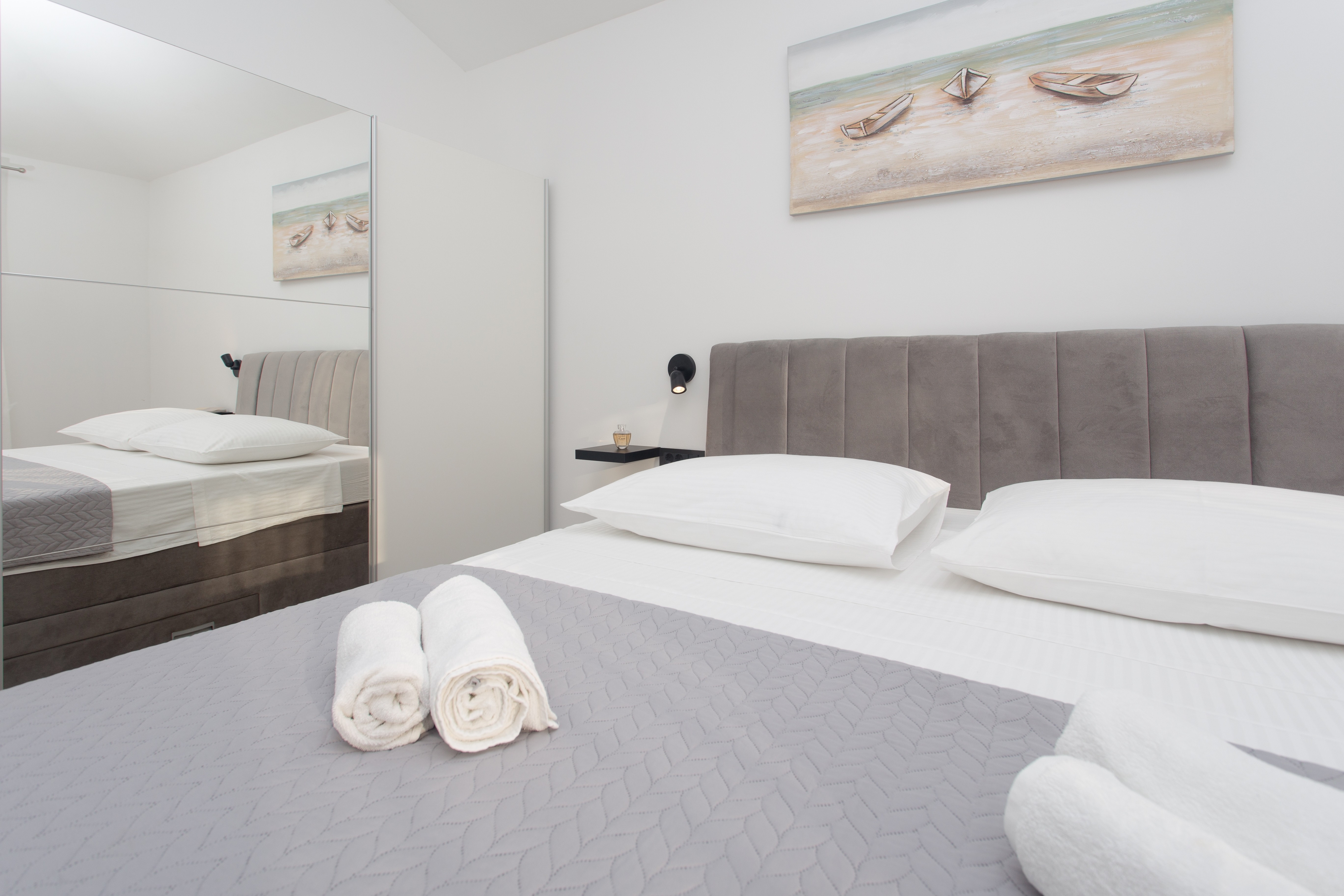 Comfortable and spacious house with terrace Srinjine, Split  K