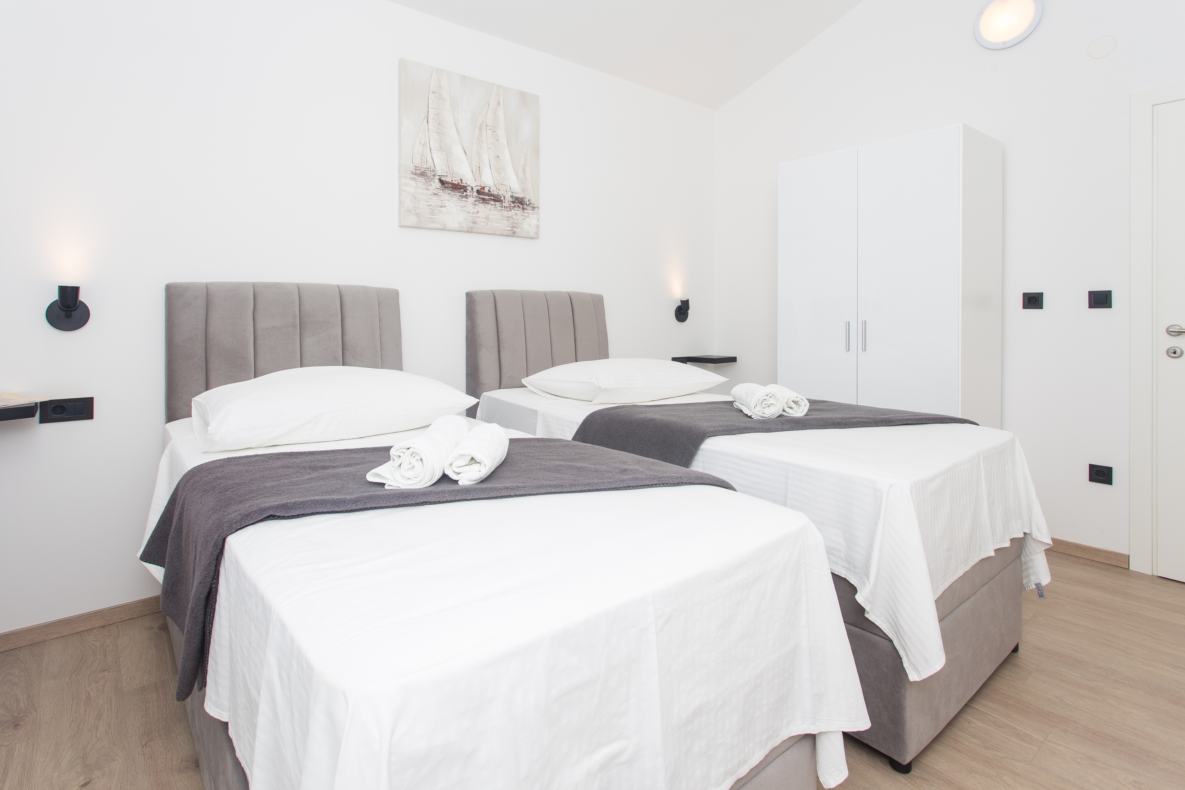 Comfortable and spacious house with terrace Srinjine, Split  K