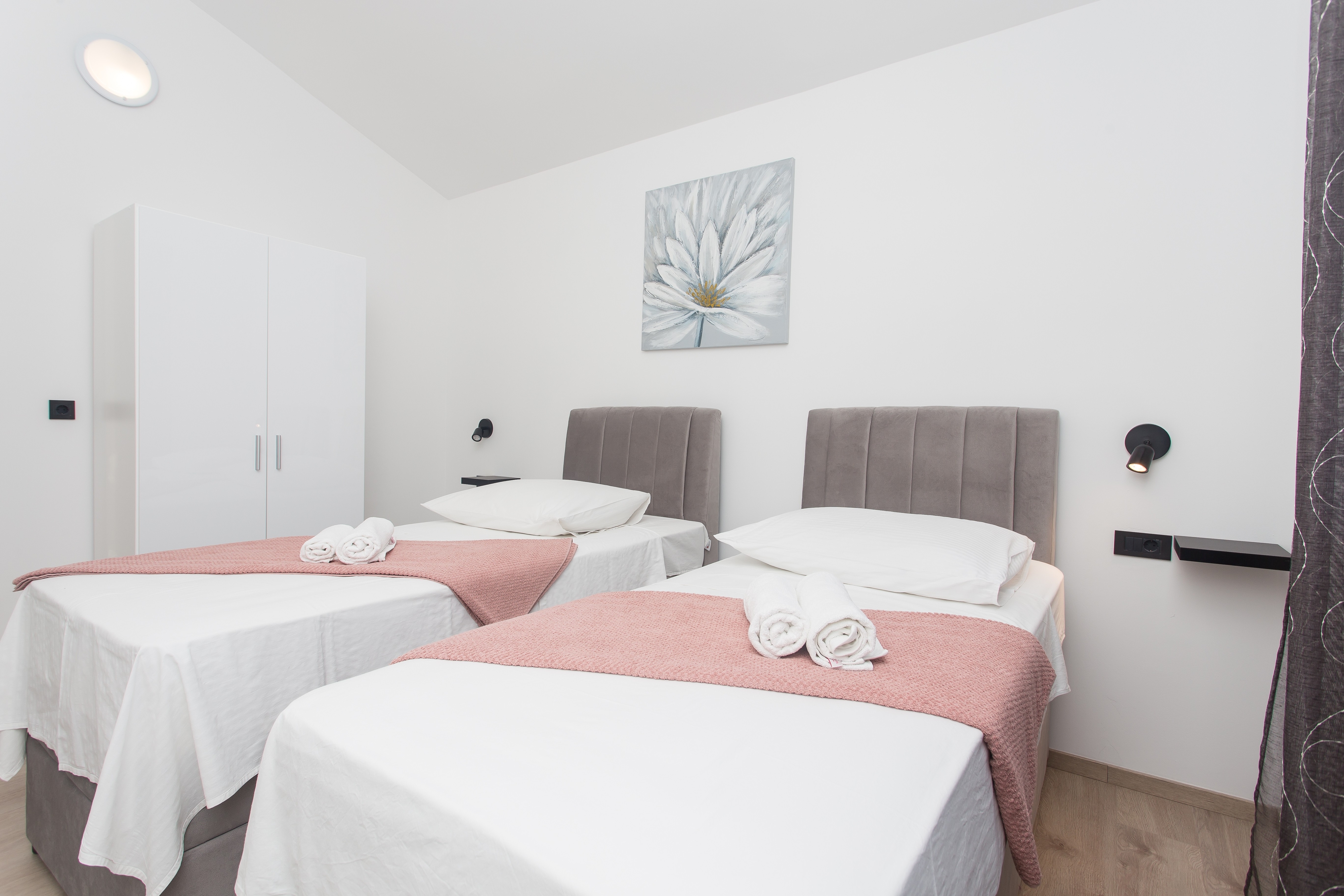 Comfortable and spacious house with terrace Srinjine, Split  K
