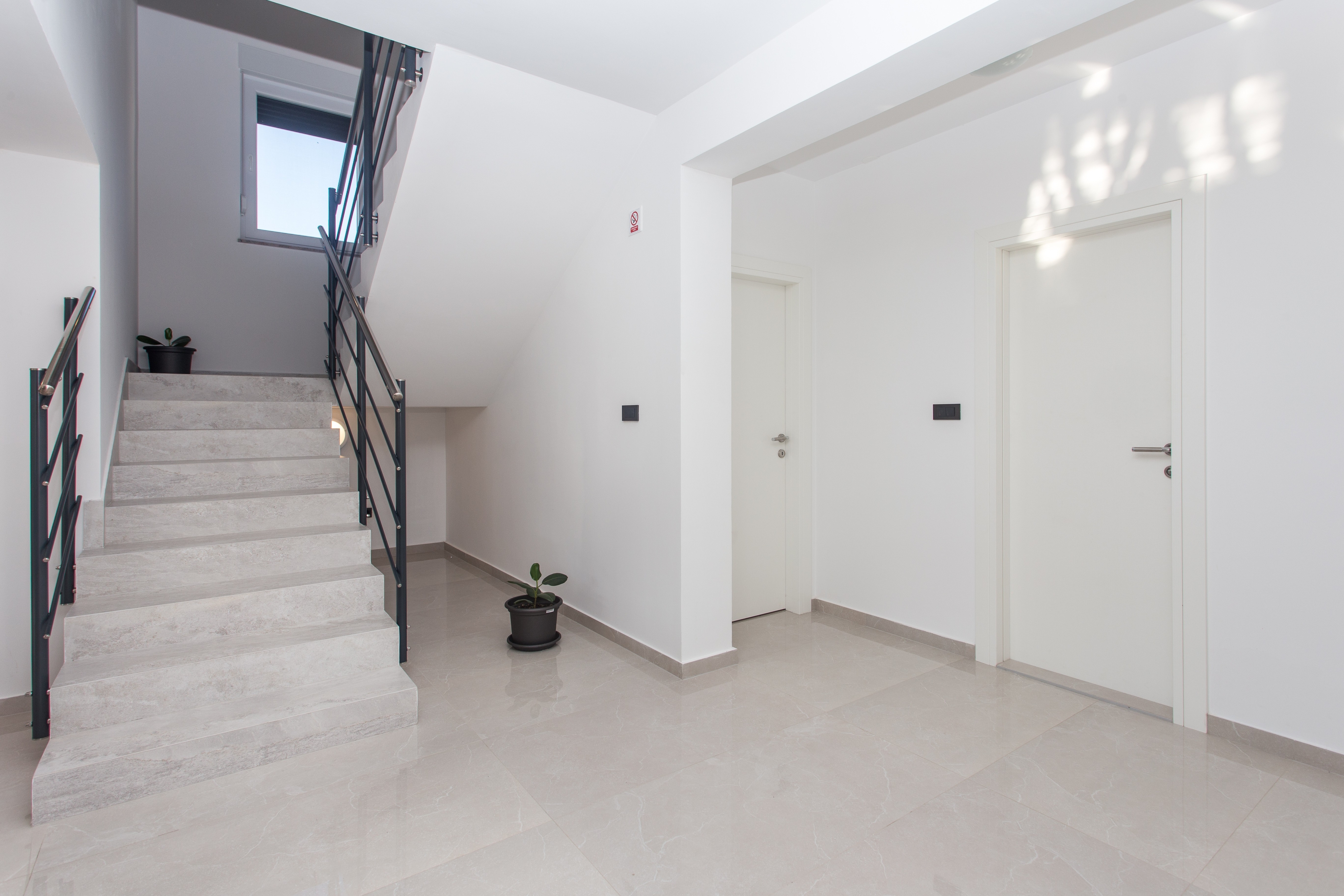 Comfortable and spacious house with terrace Srinjine, Split  K