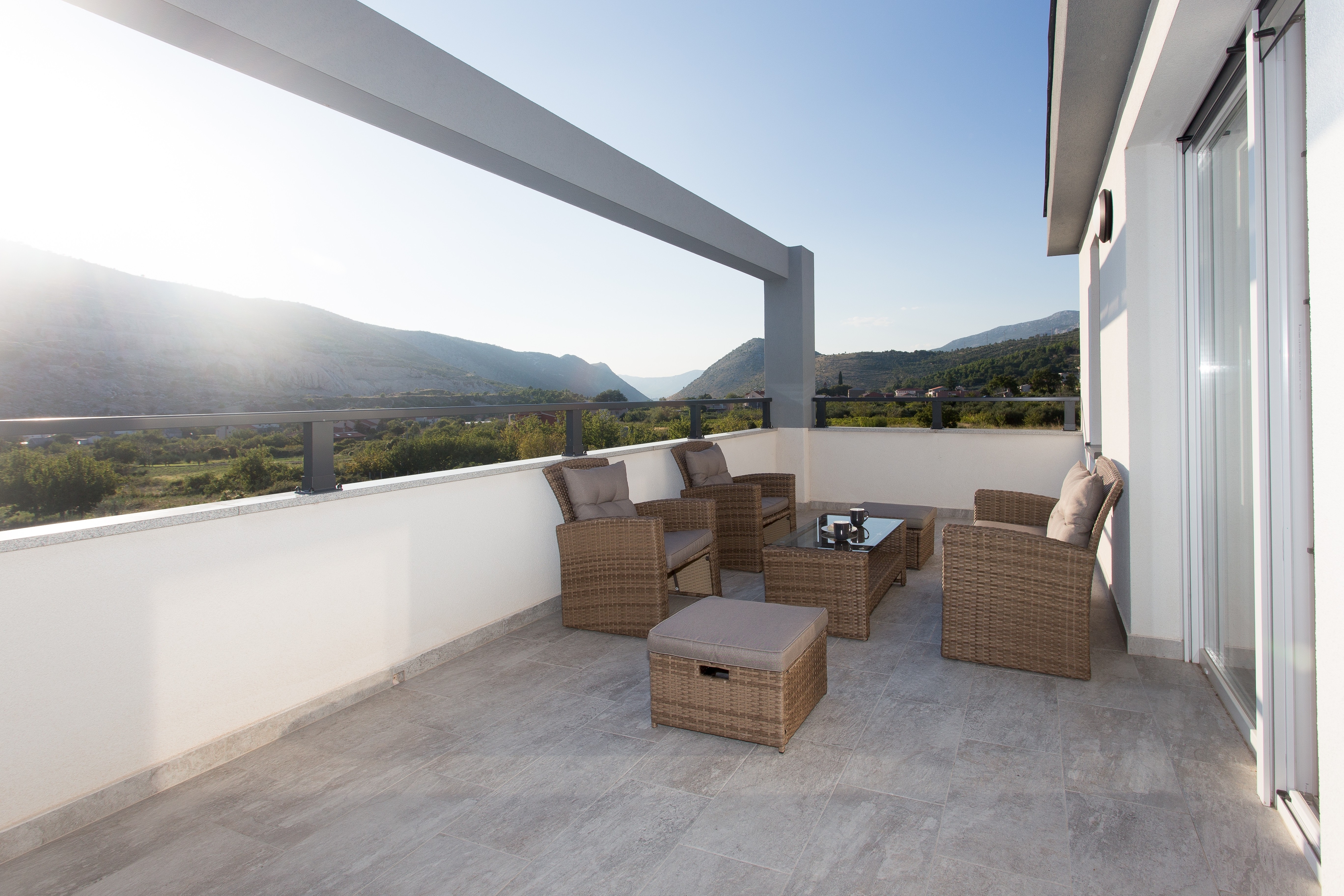 Comfortable and spacious house with terrace Srinjine, Split  K