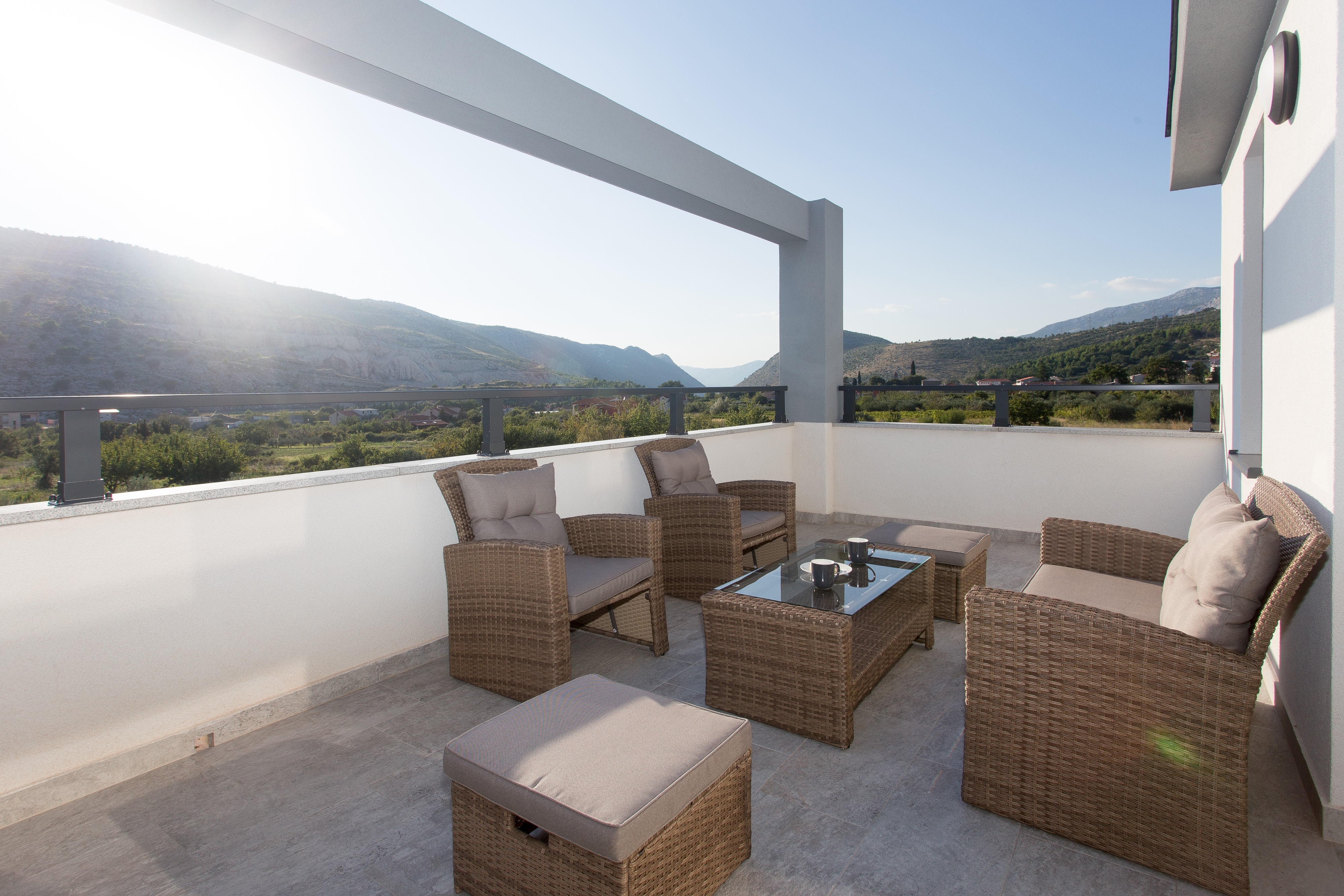 Comfortable and spacious house with terrace Srinjine, Split  K