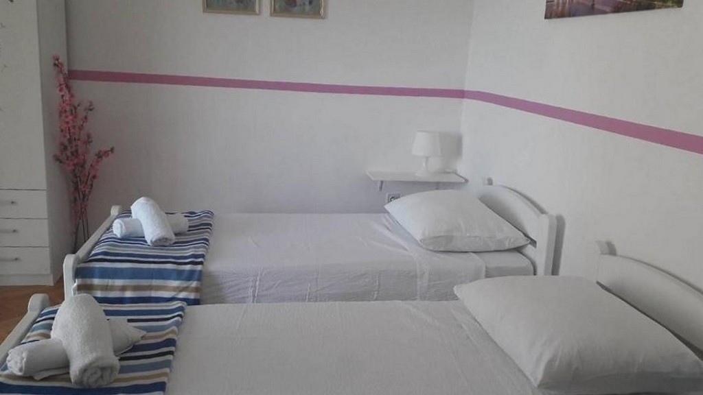 Two bedroom apartment with terrace Šibenik  A-a
