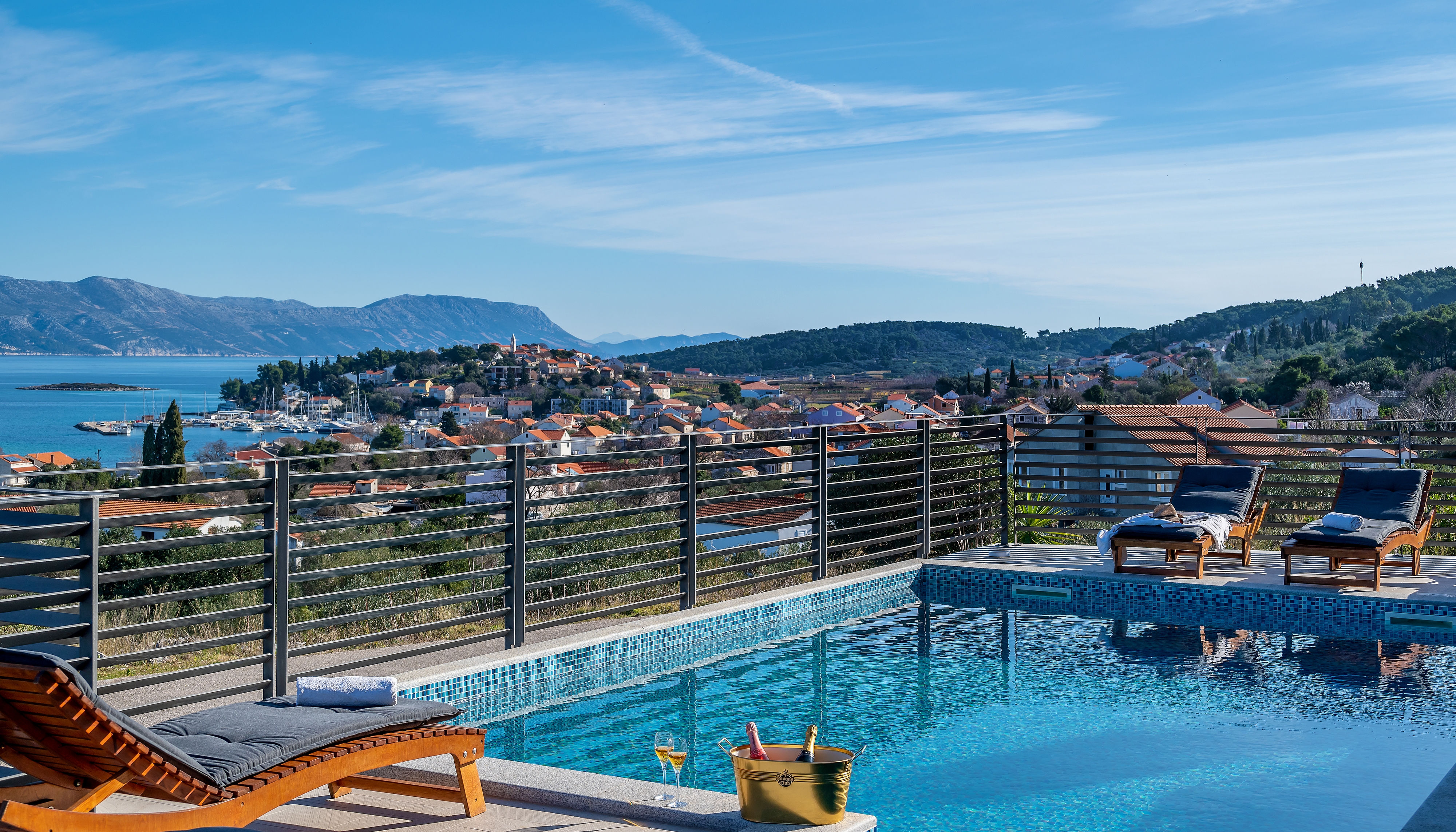 Four-bedroom house with terrace and sea view Lumbarda, Korčula (K-23775) Four-bedroom house with terrace and sea view Lumbarda, Korčula (K-23775)