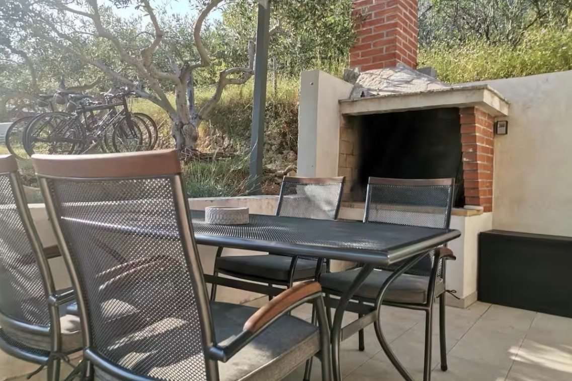 Two bedroom house with terrace and sea view Bol, Brač  K