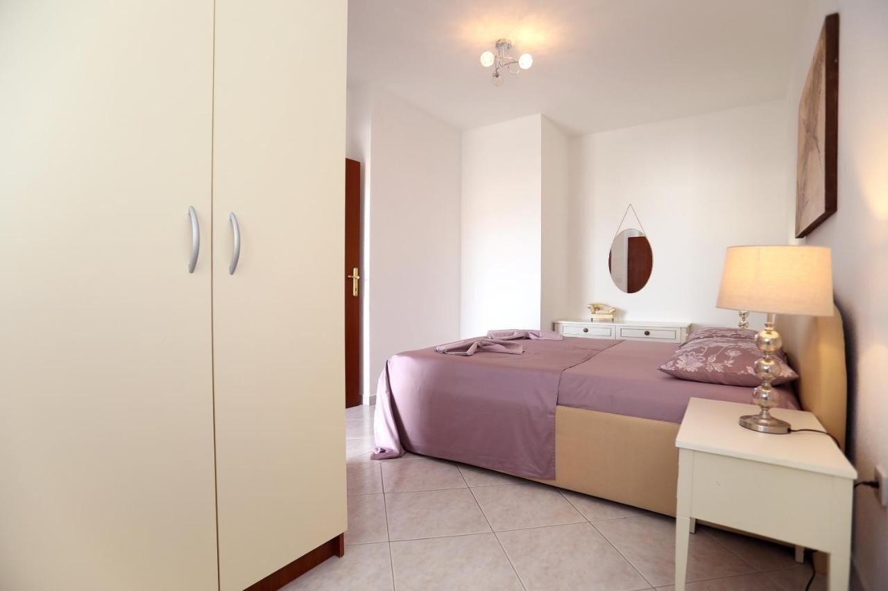 One bedroom apartment with terrace and sea view Mastrinka, Čiovo  A-a