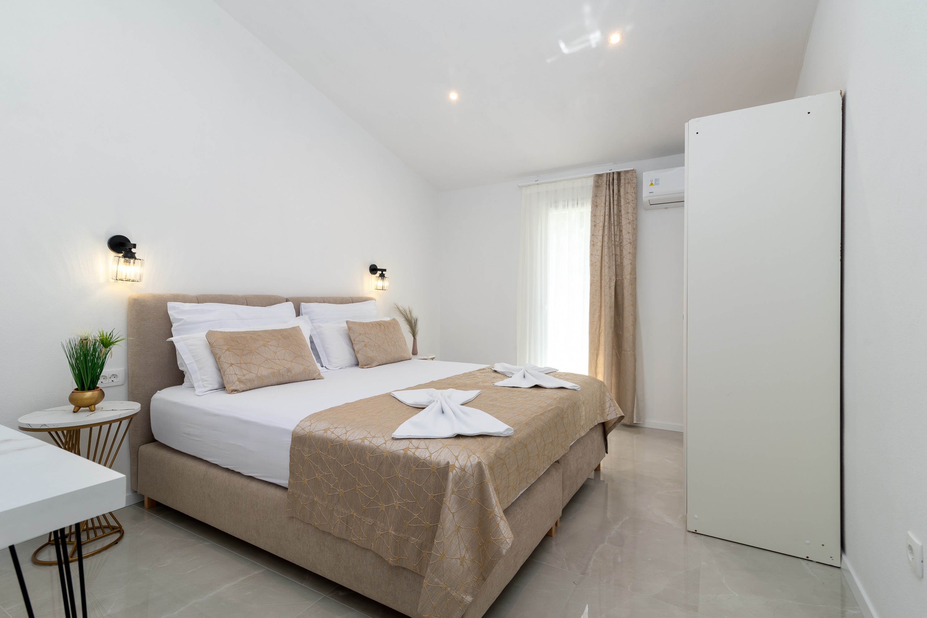 Three bedroom apartment with terrace and sea view Mastrinka, Čiovo  A-b