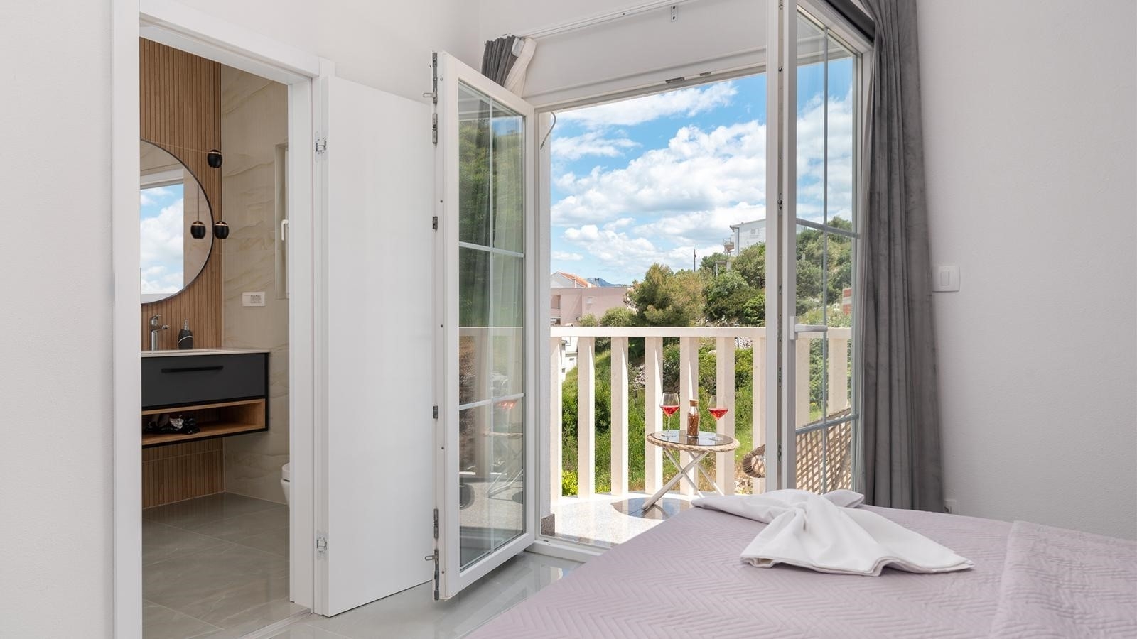 Three bedroom apartment with terrace and sea view Mastrinka, Čiovo  A-b