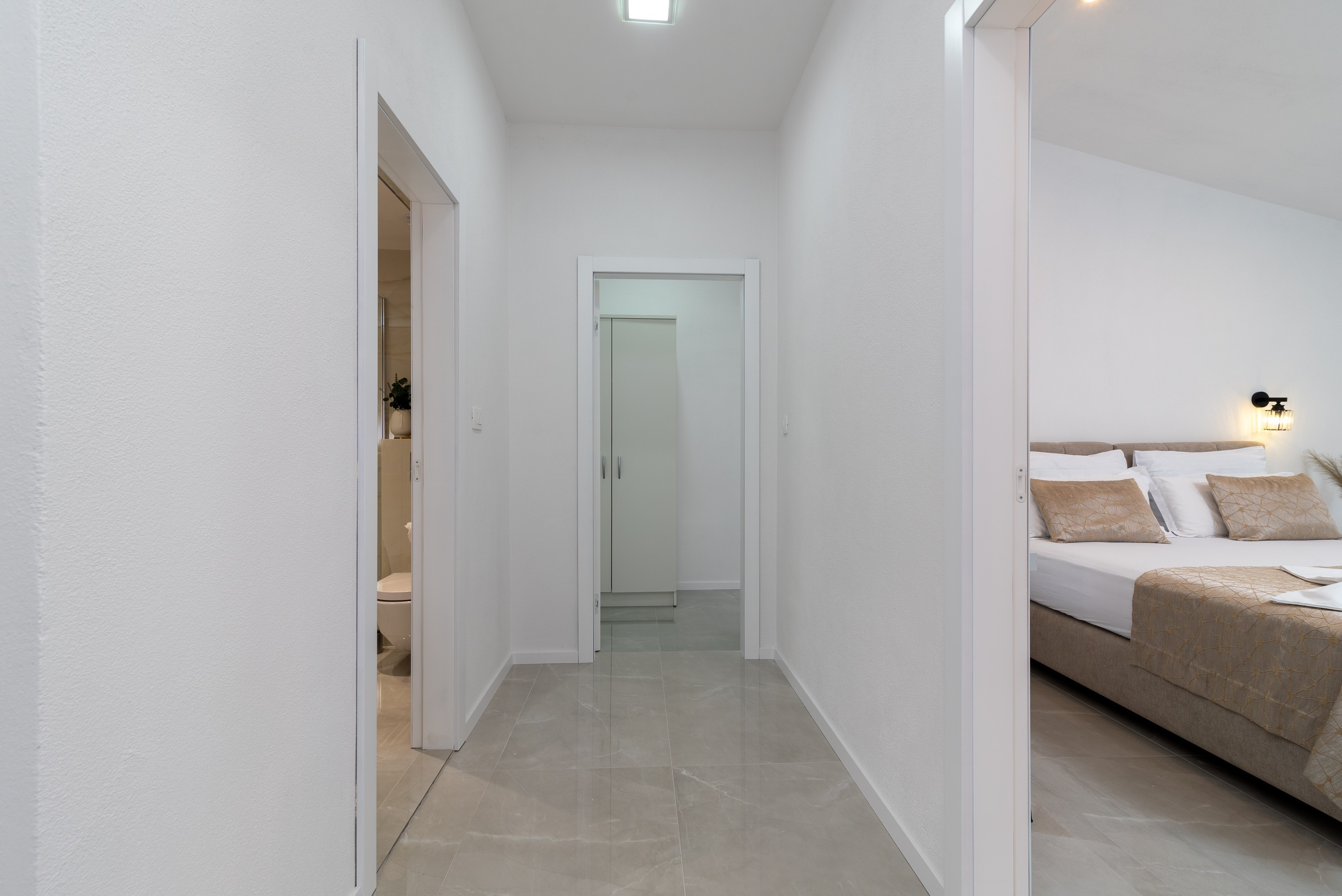 Three bedroom apartment with terrace and sea view Mastrinka, Čiovo  A-b