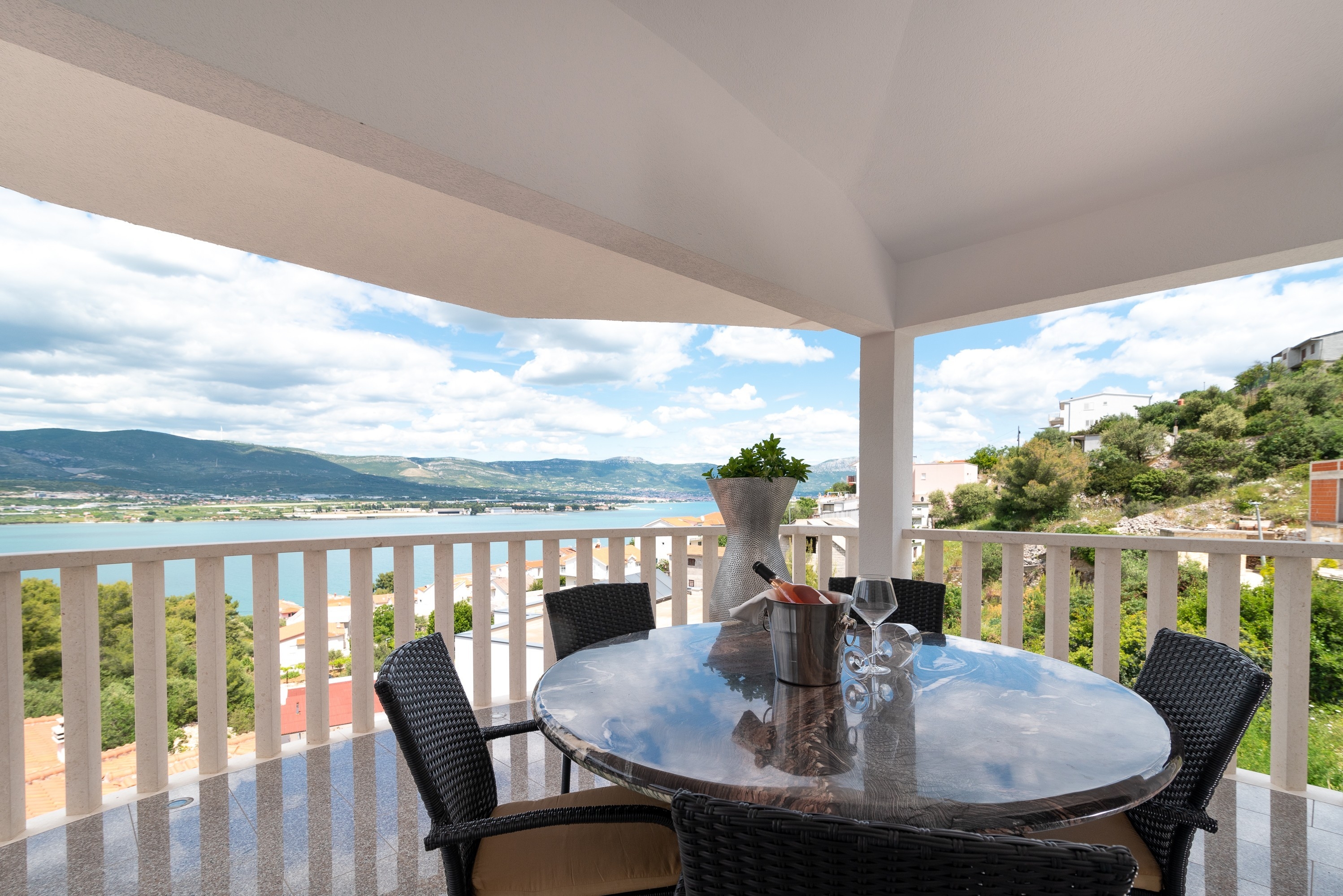 Three bedroom apartment with terrace and sea view Mastrinka, Čiovo  A-b
