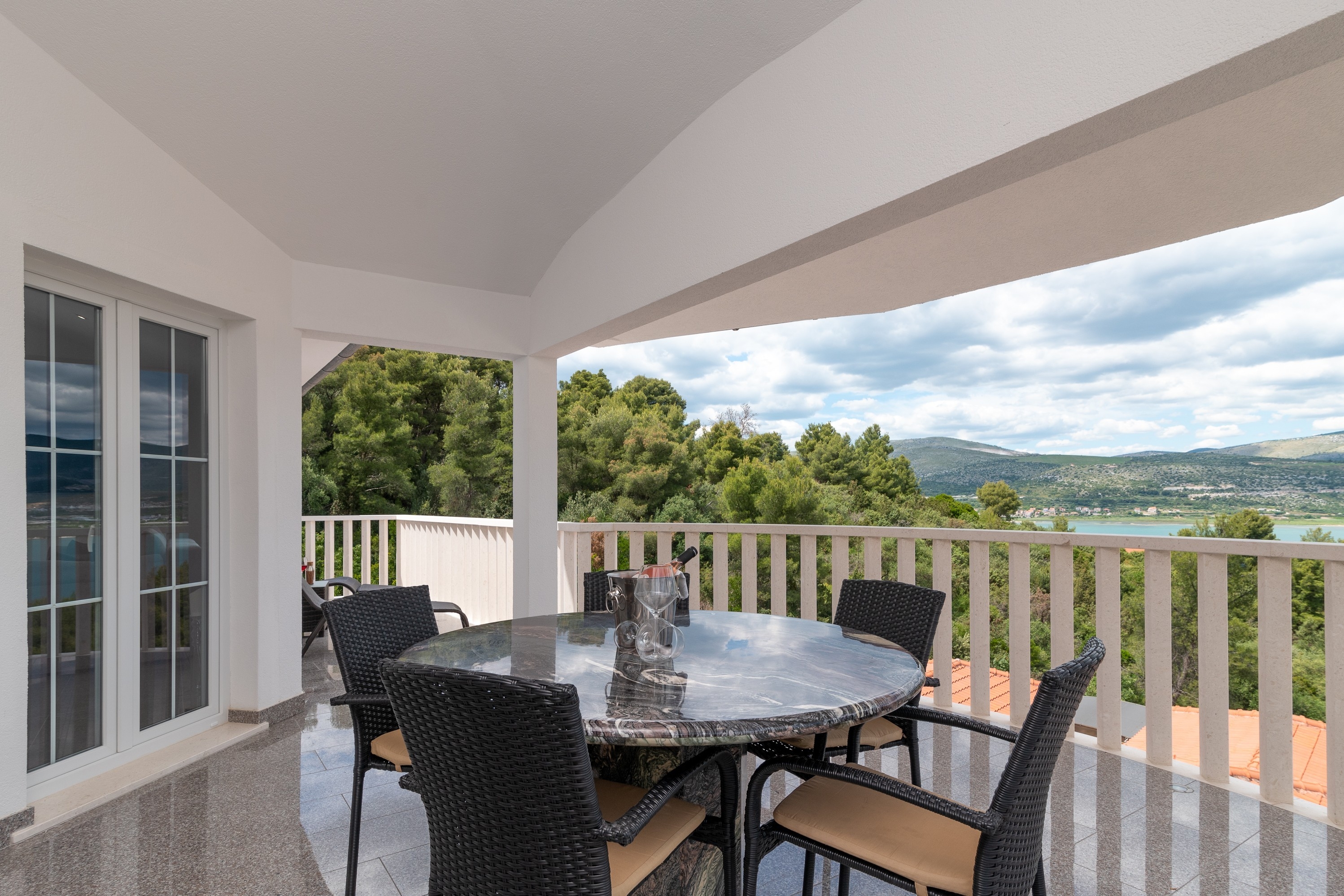 Three bedroom apartment with terrace and sea view Mastrinka, Čiovo  A-b