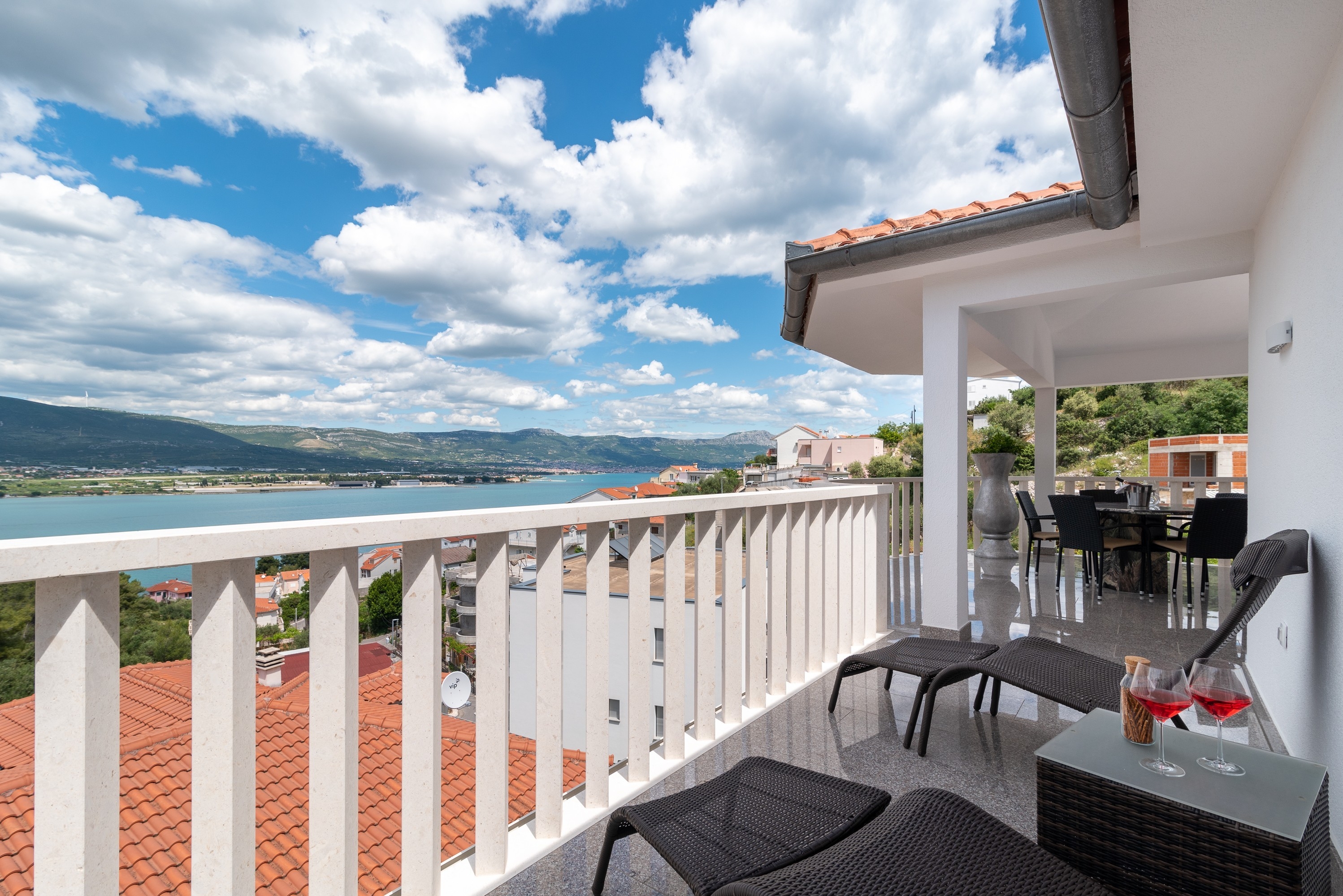 Three bedroom apartment with terrace and sea view Mastrinka, Čiovo  A-b