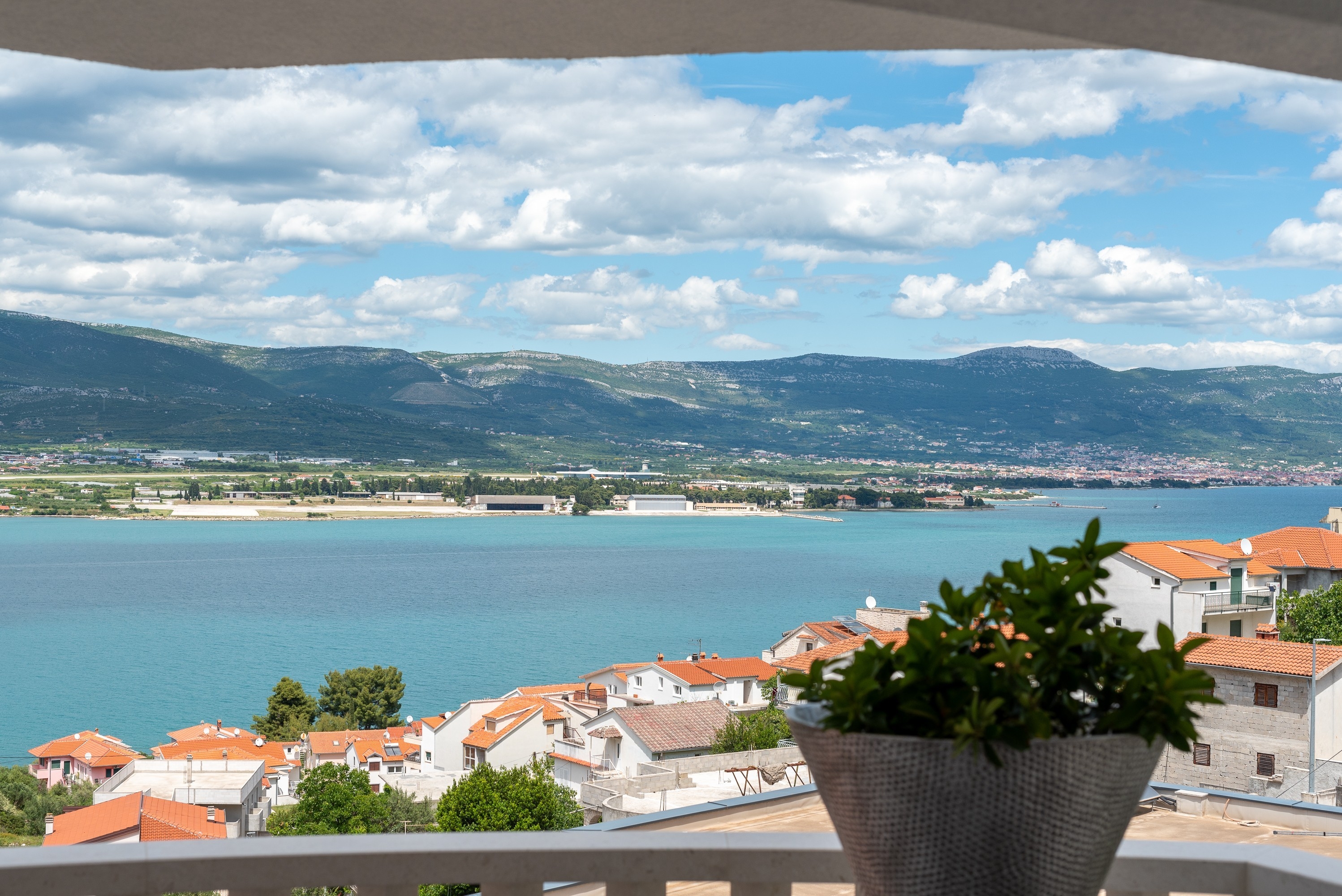 Three bedroom apartment with terrace and sea view Mastrinka, Čiovo  A-b