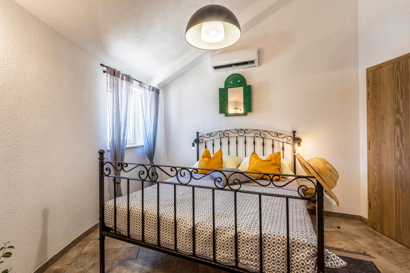 Two bedroom house with terrace and sea view Mirca, Brač  K