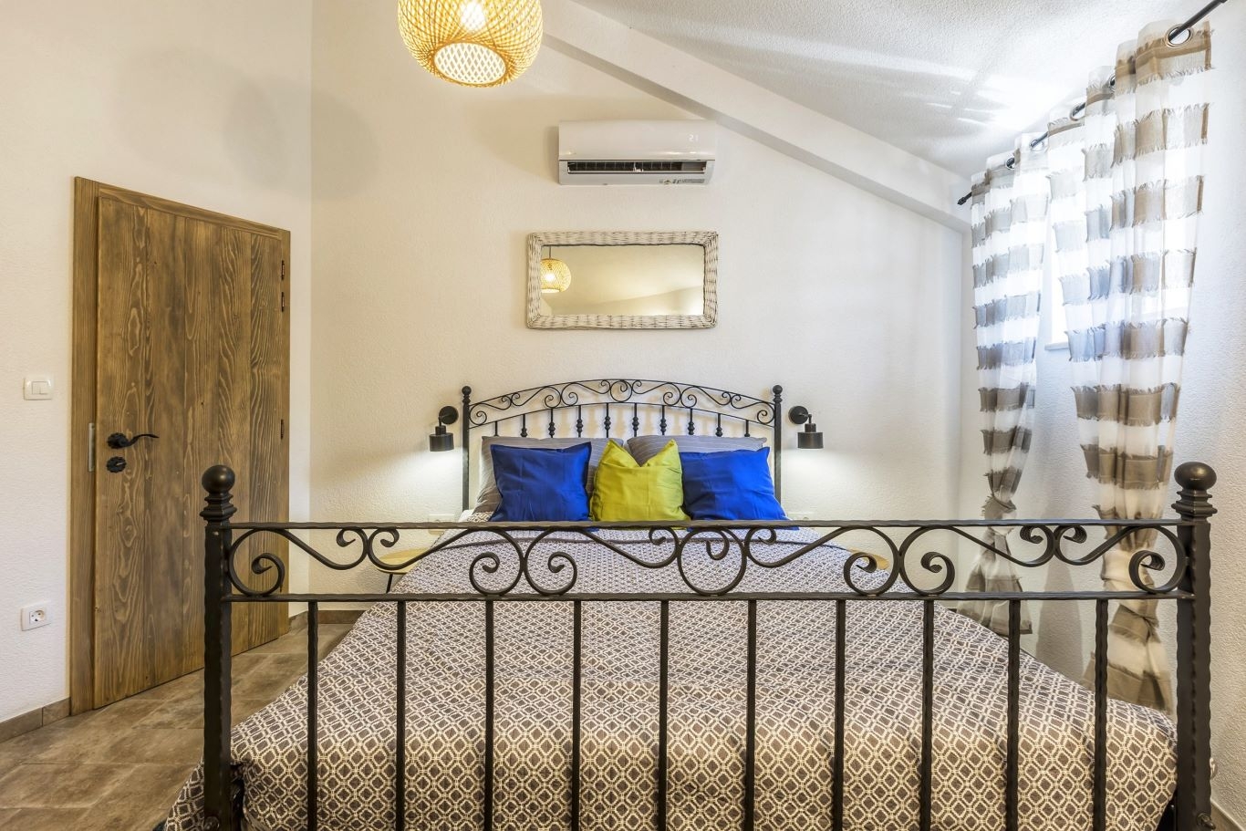 Two bedroom house with terrace and sea view Mirca, Brač  K