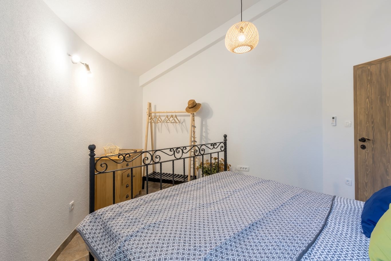 Two bedroom house with terrace and sea view Mirca, Brač  K