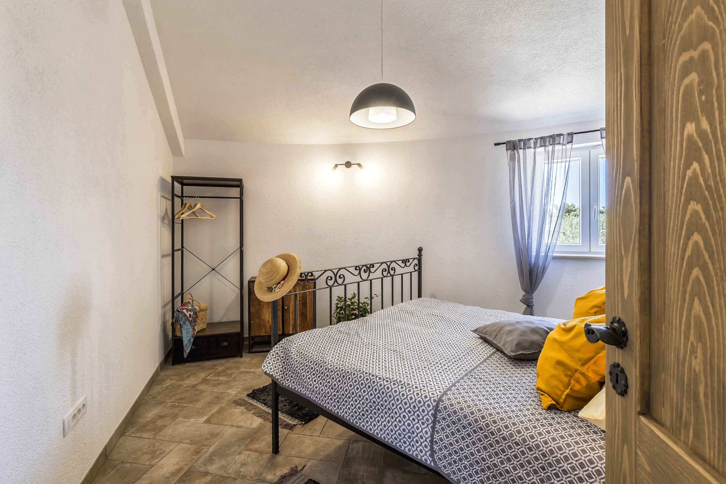 Two bedroom house with terrace and sea view Mirca, Brač  K