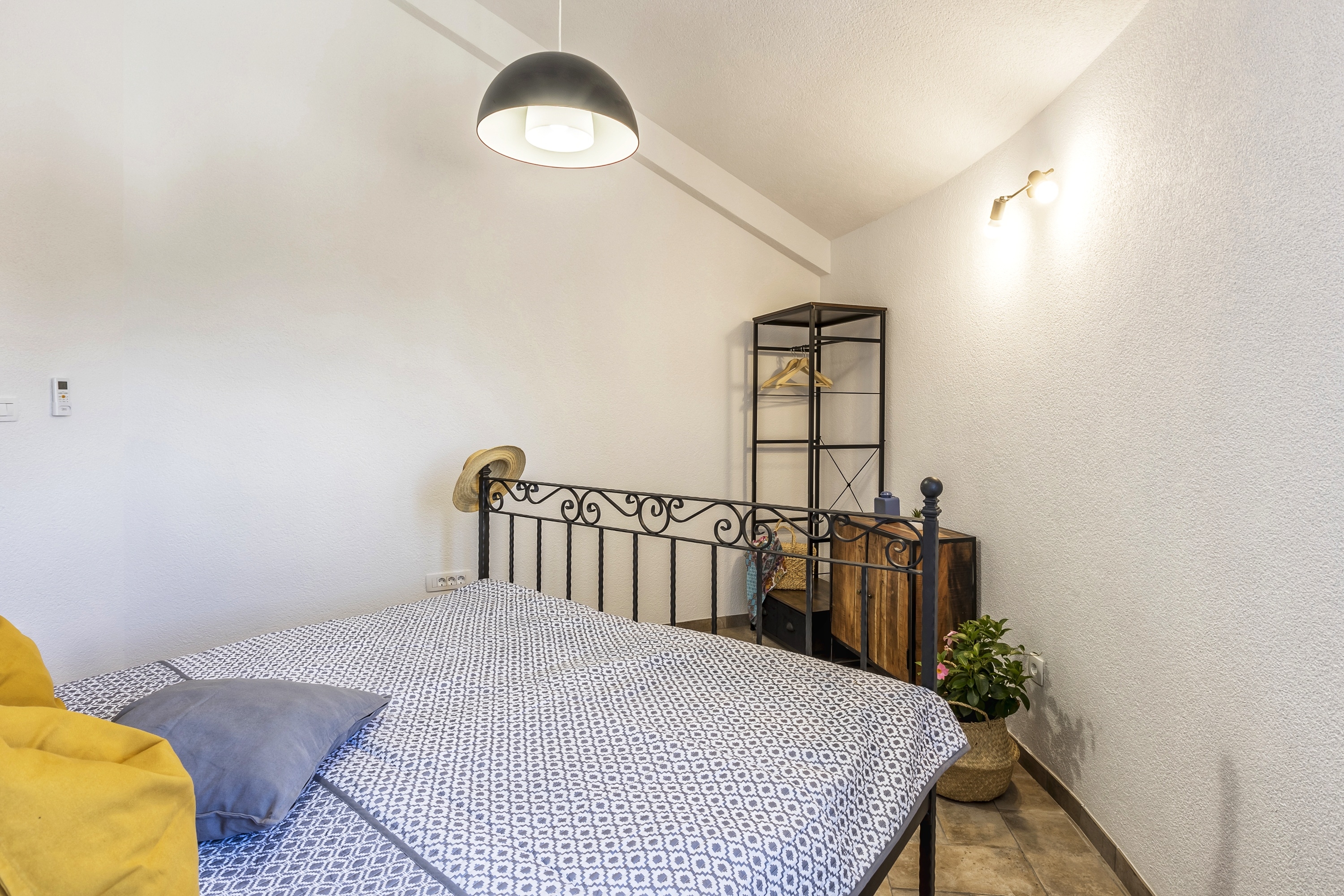 Two bedroom house with terrace and sea view Mirca, Brač  K