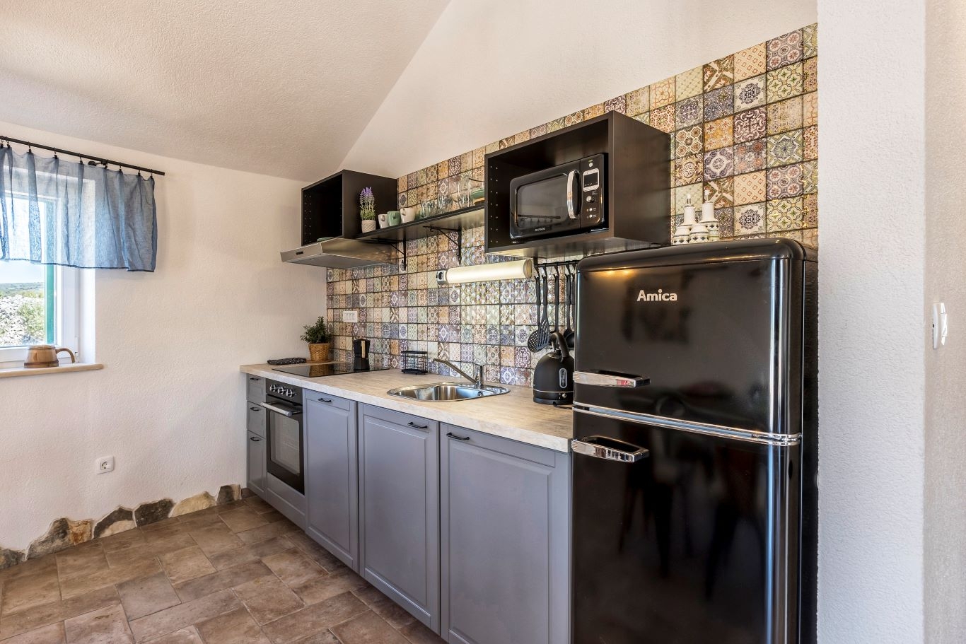 Two bedroom house with terrace and sea view Mirca, Brač  K