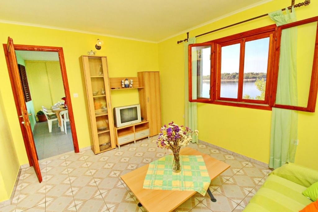 Three bedroom apartment near beach Karbuni, Korčula (A-23806-a)