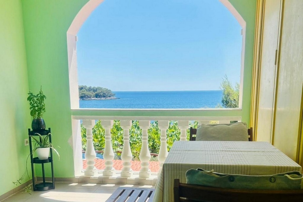 One bedroom apartment near beach Karbuni, Korčula (A-23806-b)