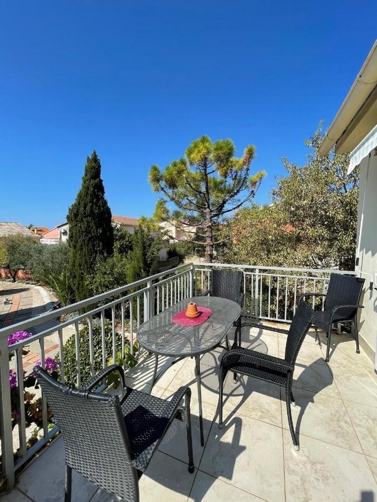 Three bedroom apartment with terrace Novalja, Pag  A-a