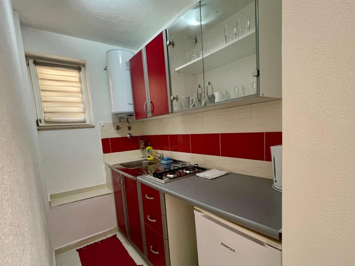 Studio flat with terrace Novalja, Pag (AS-23808-b)